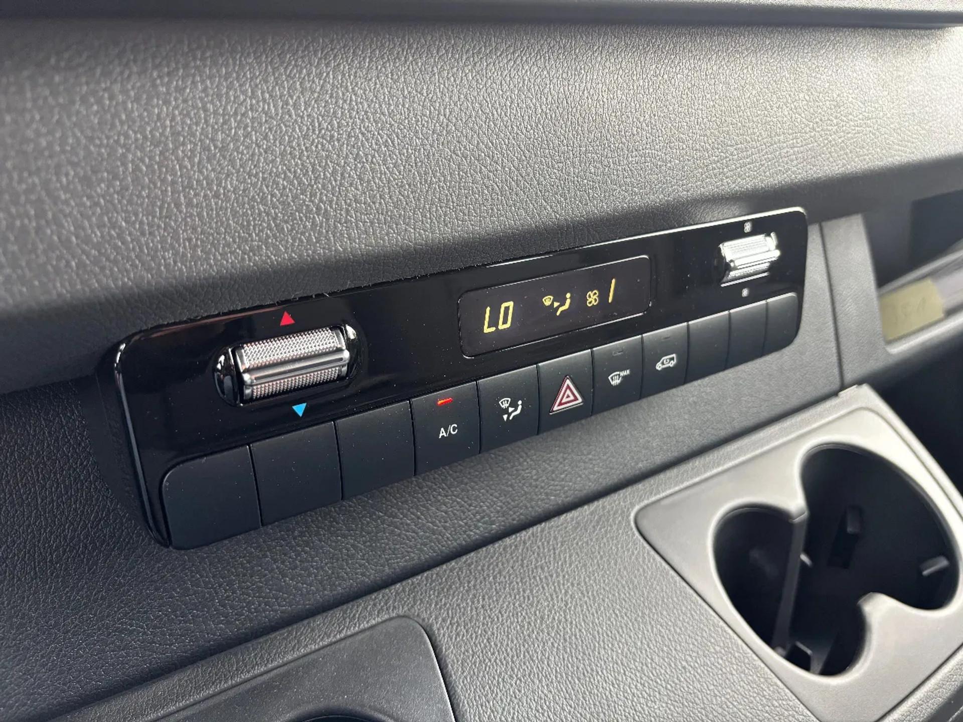 Foto 15 van Mercedes-Benz 519CDI Dubbelcabine Openlaadbak Automaat Airco Navi Cruisecontrol nieuwe ongebruikte auto