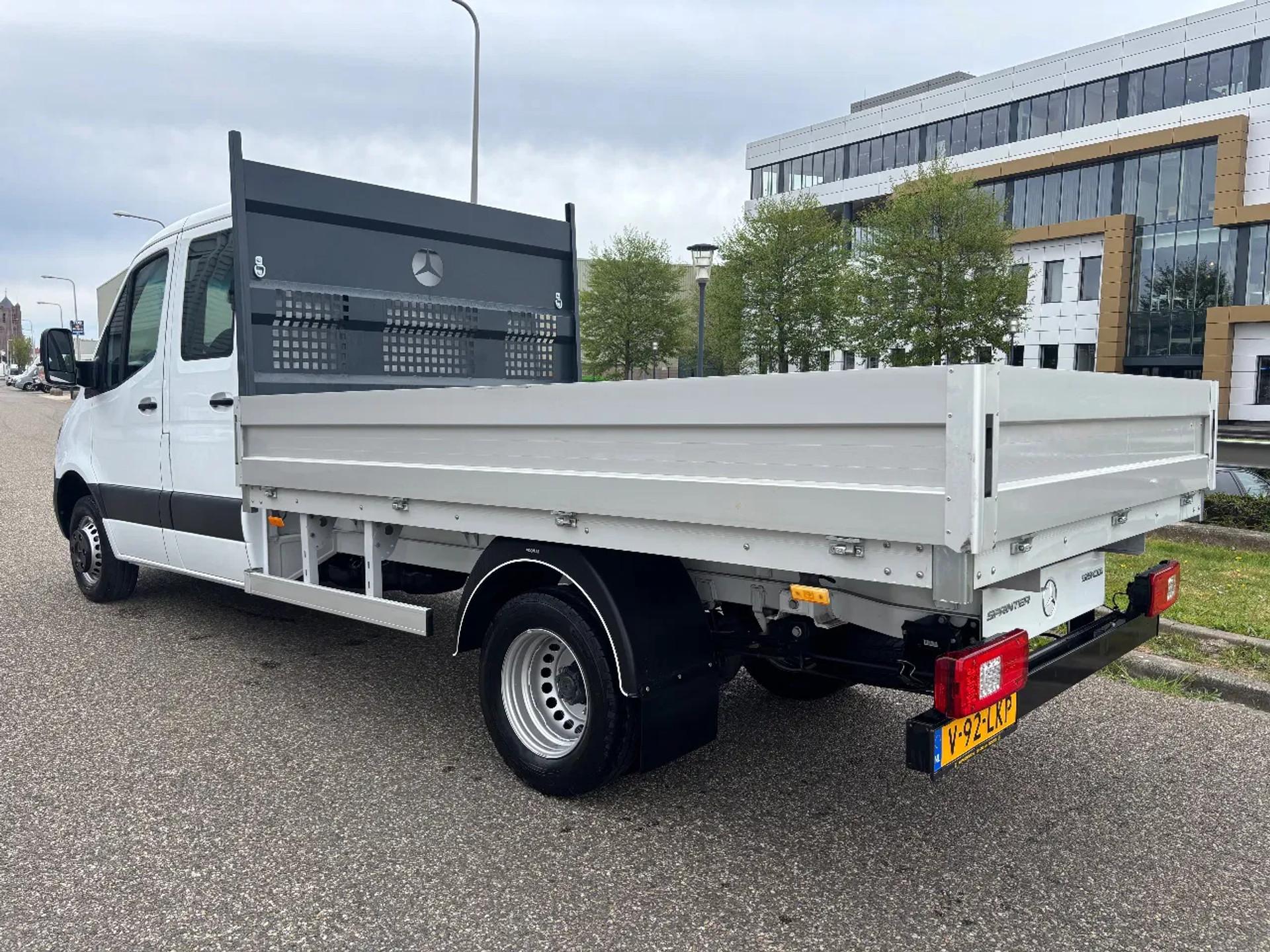 Foto 5 van Mercedes-Benz 519CDI Dubbelcabine Openlaadbak Automaat Airco Navi Cruisecontrol nieuwe ongebruikte auto