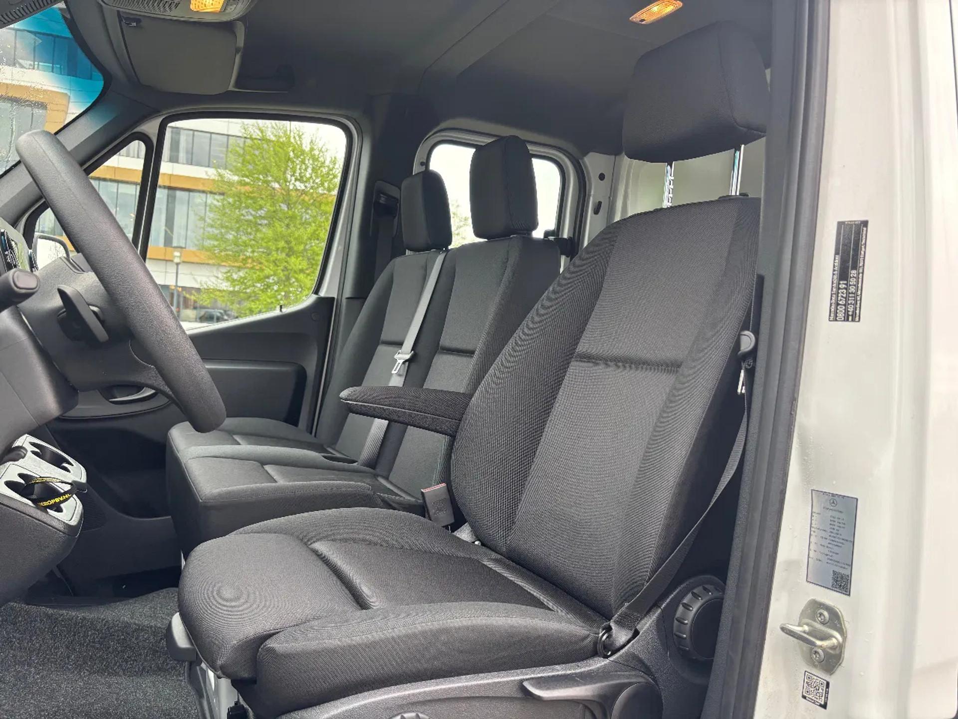 Foto 9 van Mercedes-Benz 519CDI Dubbelcabine Openlaadbak Automaat Airco Navi Cruisecontrol nieuwe ongebruikte auto