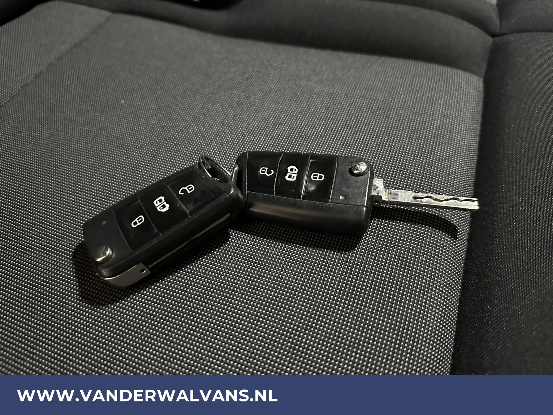 Foto 18 van Volkswagen 2.0 TDI 140pk L3H3 L2H2 Euro6 Airco | Navigatie | 3000kg Trekhaak