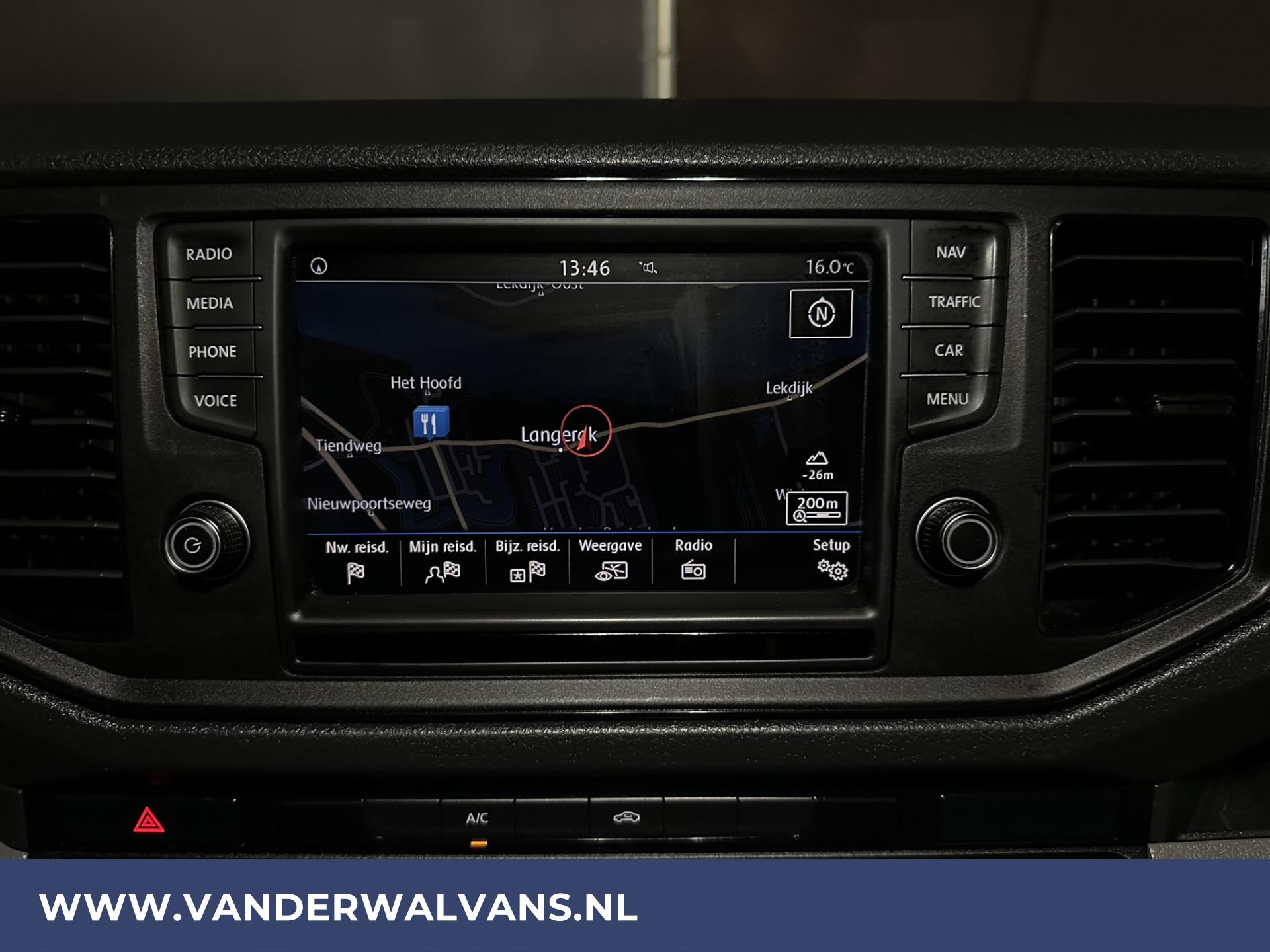 Foto 5 van Volkswagen 2.0 TDI 140pk L3H3 L2H2 Euro6 Airco | Navigatie | 3000kg Trekhaak