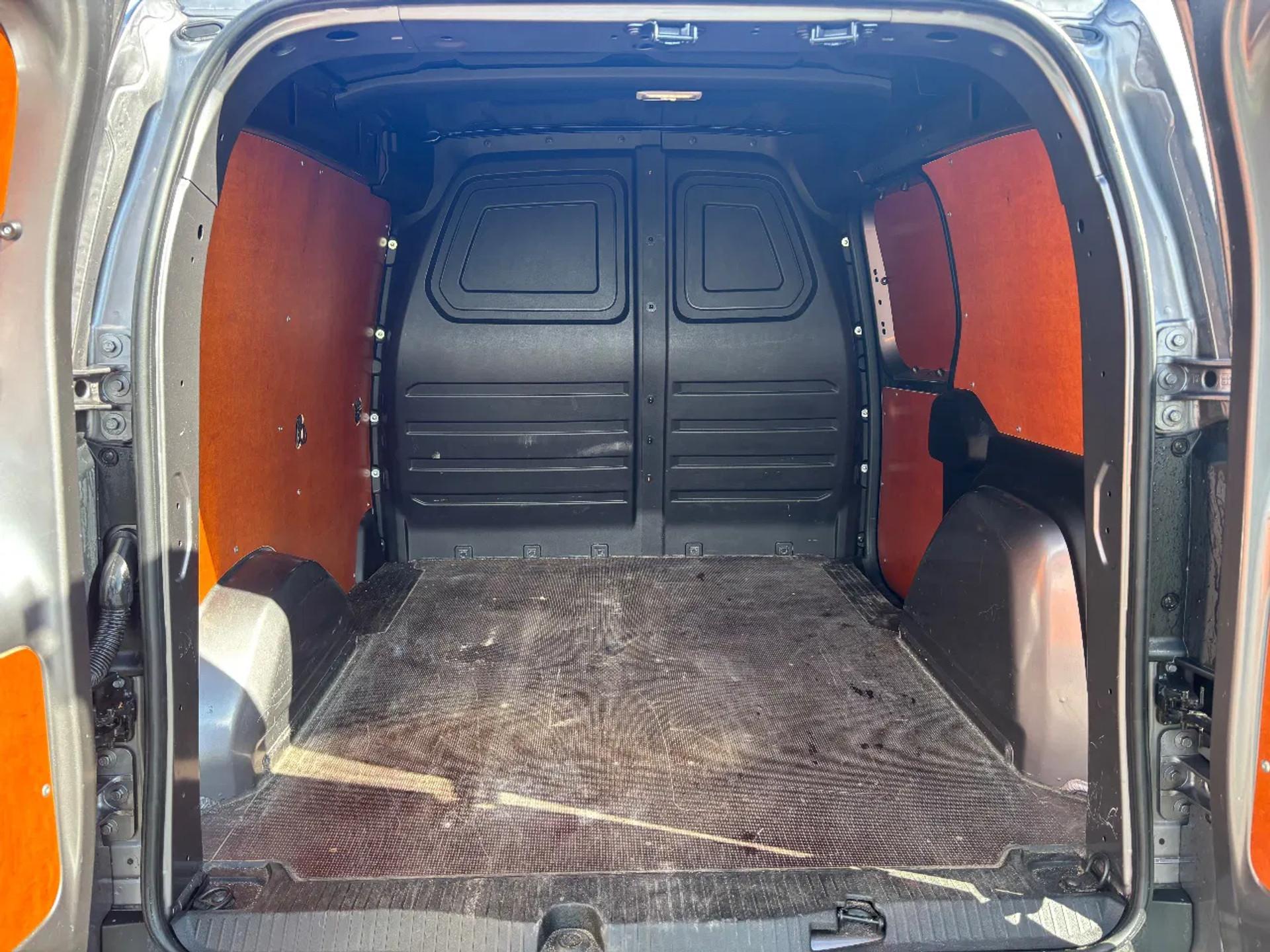 Foto 8 van Mercedes-Benz 110CDI L1H1 Airco Navi Cruisecontrol Xenon 25000KM