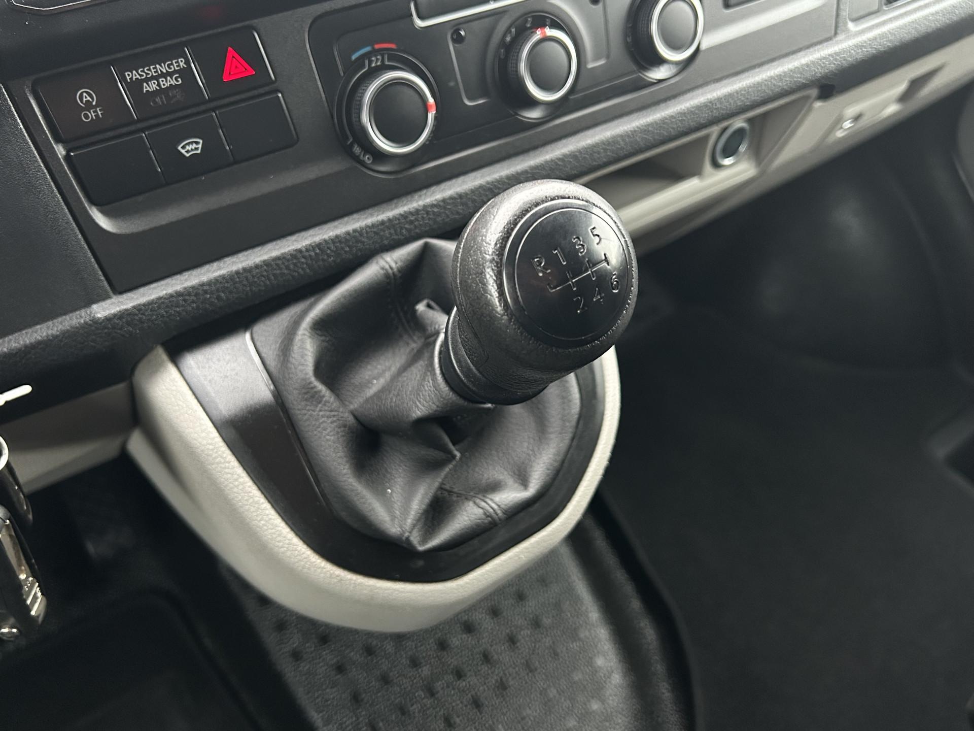 Foto 18 van Volkswagen 2.0 TDI 150 PK / L1H1 / 2x SCHUIFDEUR / IMPERIAAL / INRICHTING / TREKHAAK / AIRCO / CRUISE