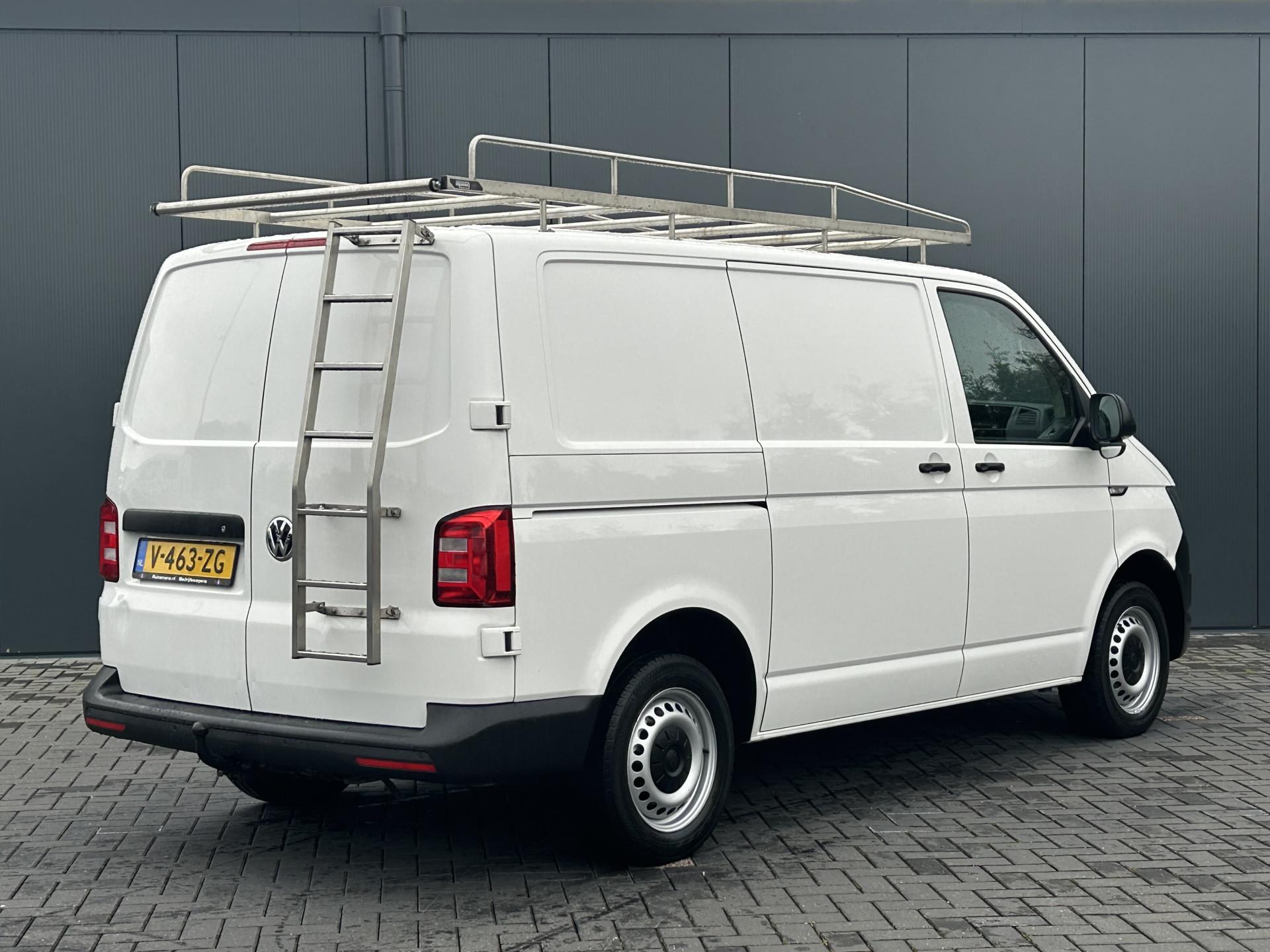Foto 3 van Volkswagen 2.0 TDI 150 PK / L1H1 / 2x SCHUIFDEUR / IMPERIAAL / INRICHTING / TREKHAAK / AIRCO / CRUISE
