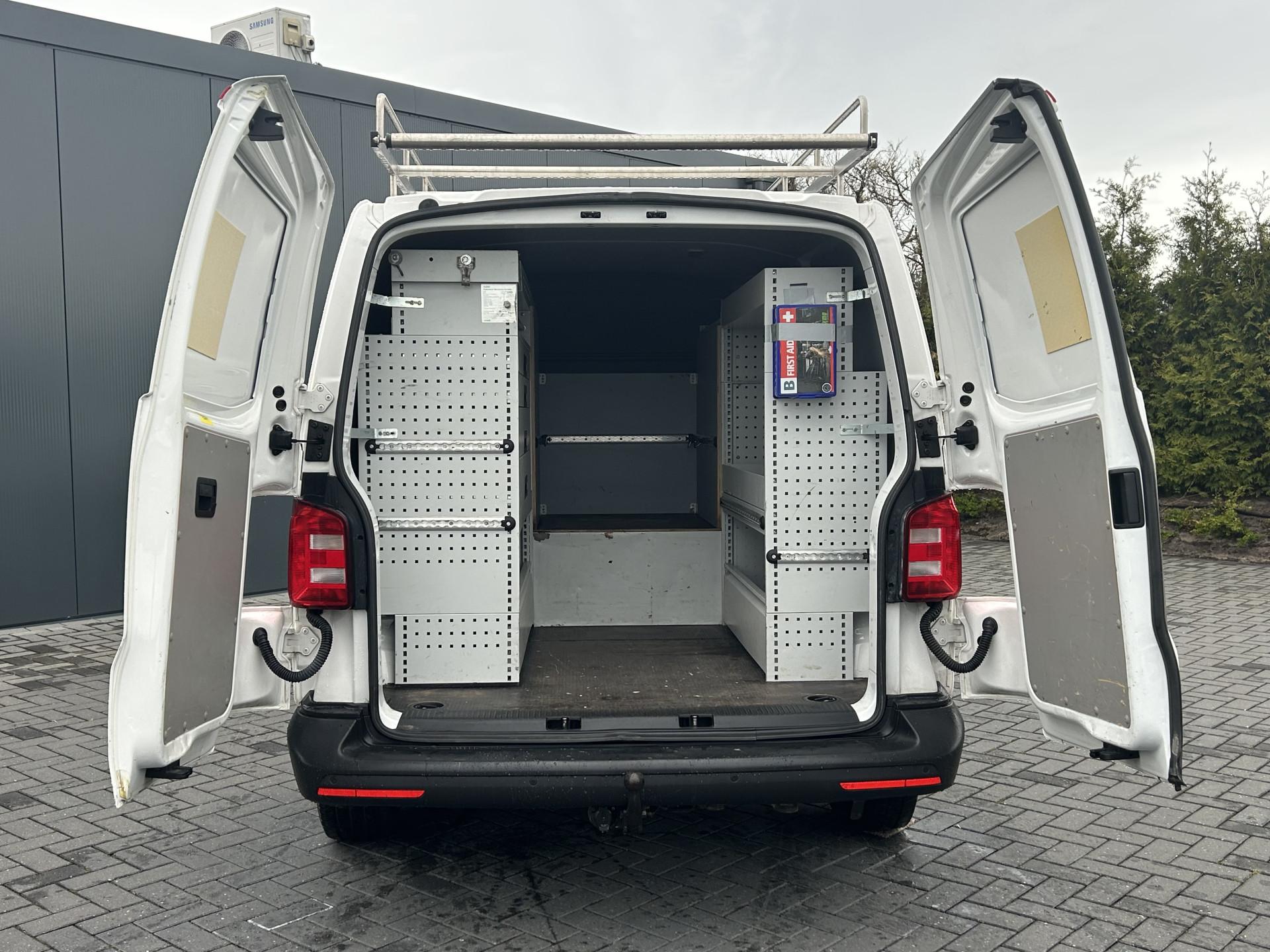 Foto 7 van Volkswagen 2.0 TDI 150 PK / L1H1 / 2x SCHUIFDEUR / IMPERIAAL / INRICHTING / TREKHAAK / AIRCO / CRUISE