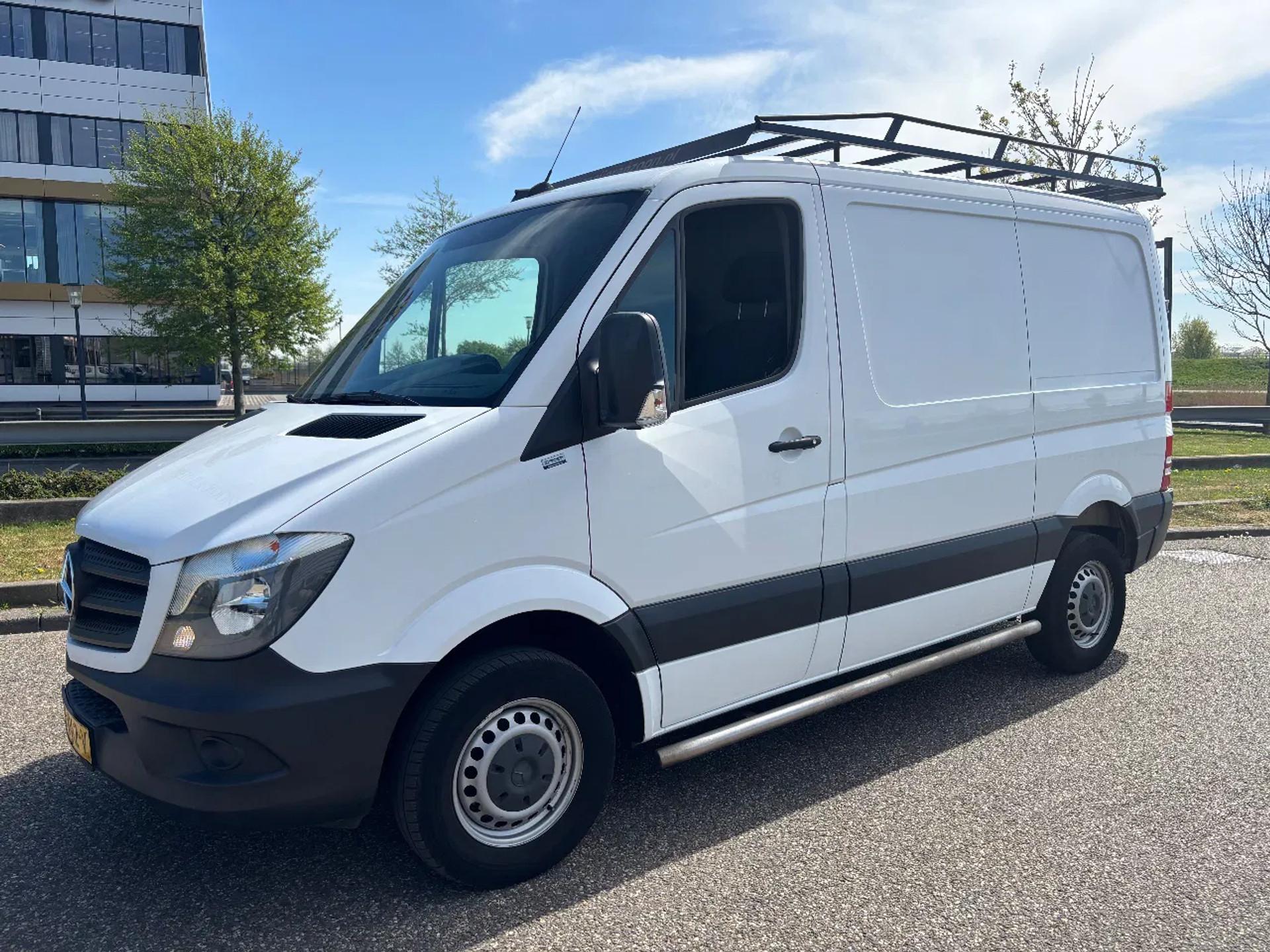 Foto 2 van Mercedes-Benz 210CDI L1H1 Airco Navi Trekhaak