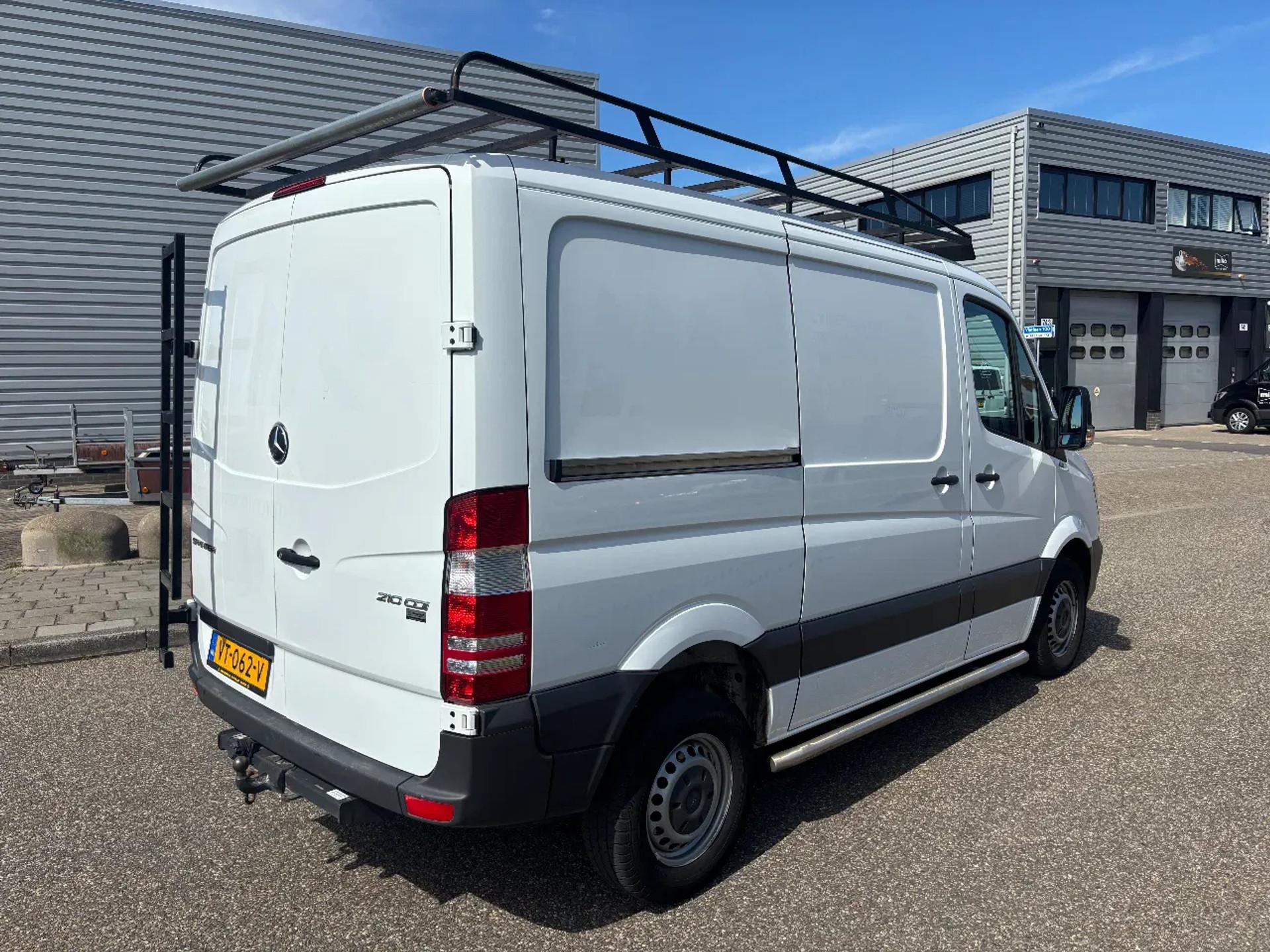 Foto 4 van Mercedes-Benz 210CDI L1H1 Airco Navi Trekhaak