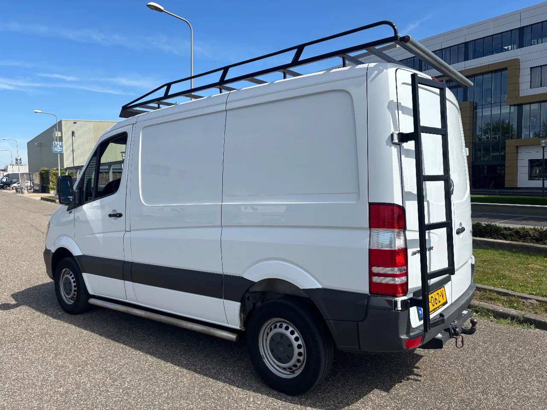 Foto 5 van Mercedes-Benz 210CDI L1H1 Airco Navi Trekhaak