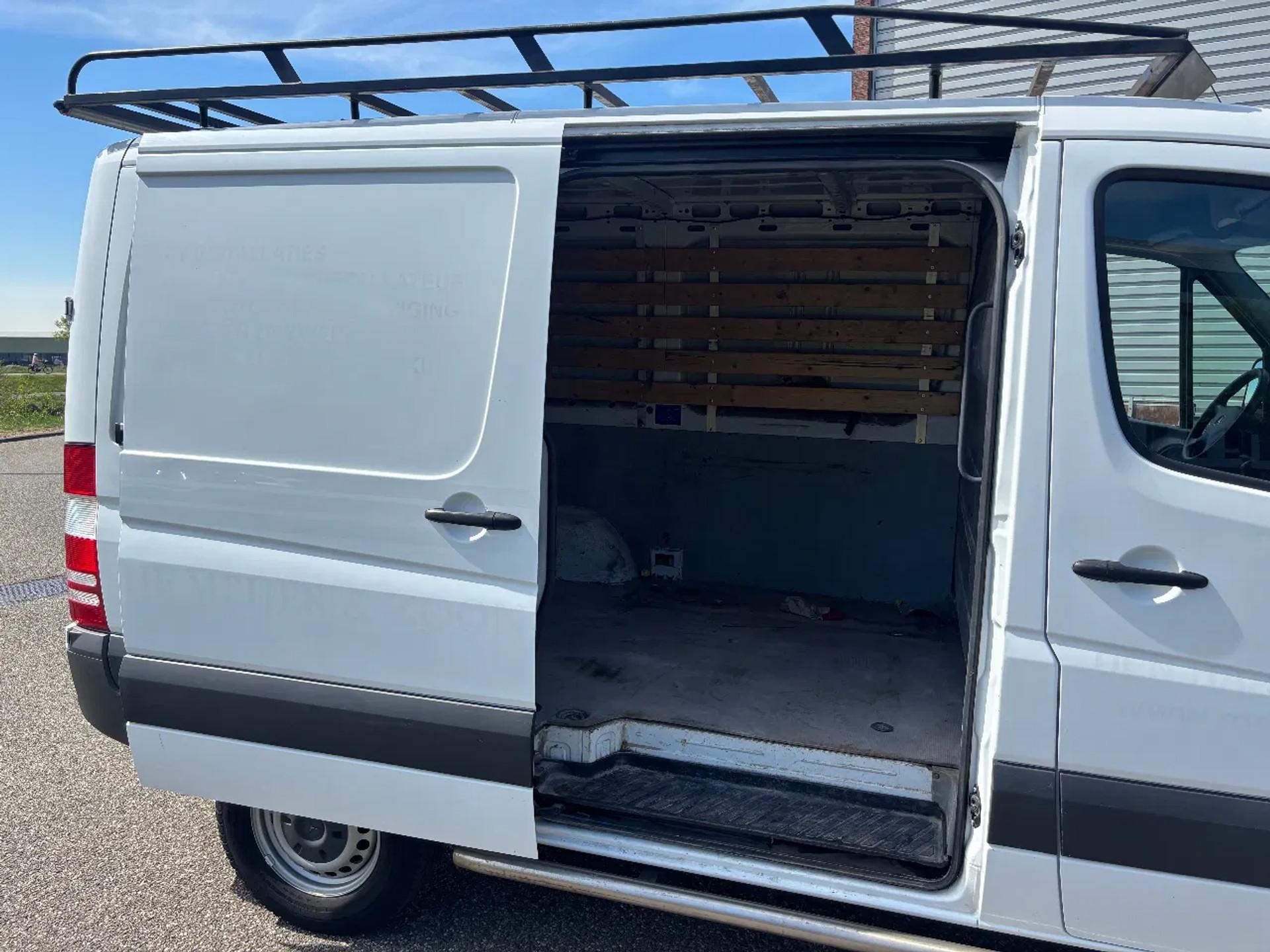 Foto 7 van Mercedes-Benz 210CDI L1H1 Airco Navi Trekhaak