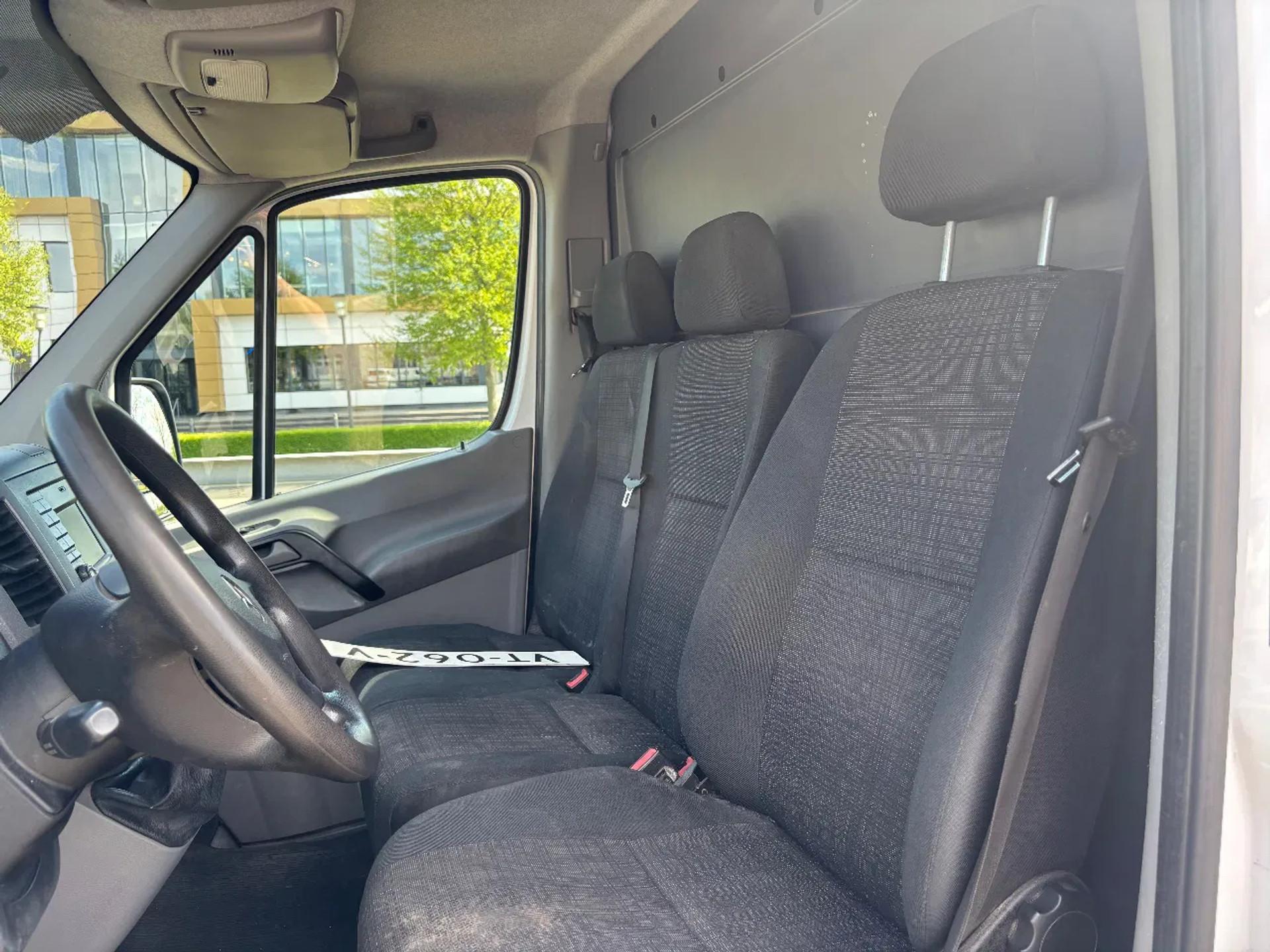 Foto 9 van Mercedes-Benz 210CDI L1H1 Airco Navi Trekhaak