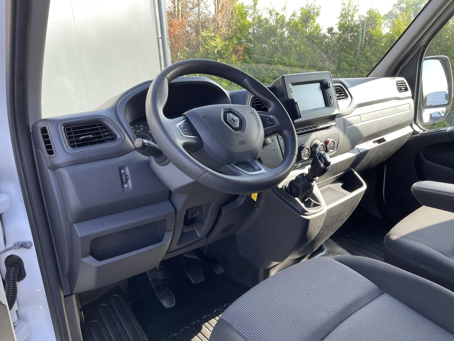 Foto 6 van Renault Master 2.3 dCi 150 PK / L2H2 / TREKHAAK / IMPERIAAL / AIRCO / CRUISE / NAVI / 3-ZITS