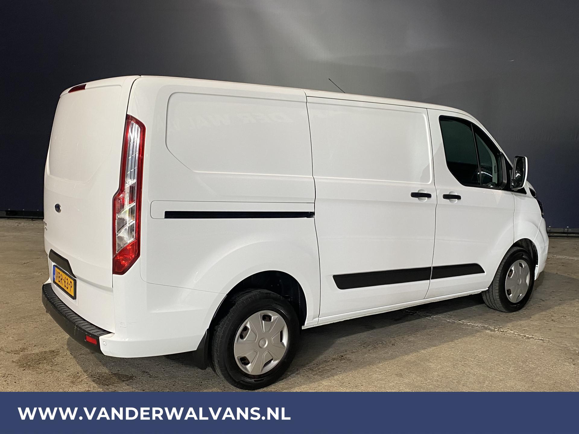 Foto 11 van Ford Transit Custom 2.0 TDCI L1H1 Euro6 Airco | 2500kg trekvermogen | Parkeersensoren | LED