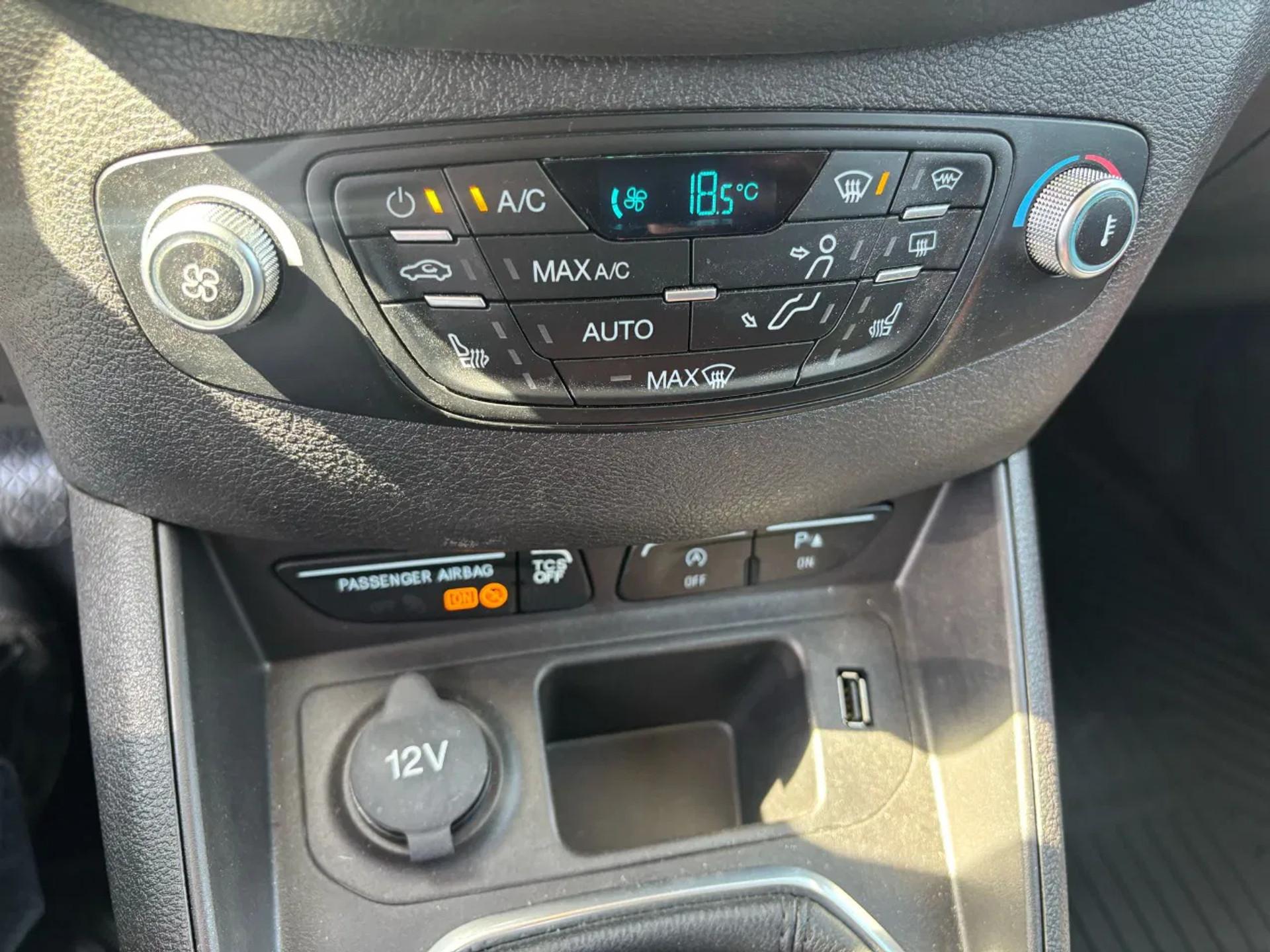 Foto 11 van Ford 1.5TDCI Airco Navi Cruisecontrol Camera 8600KM EURO 6