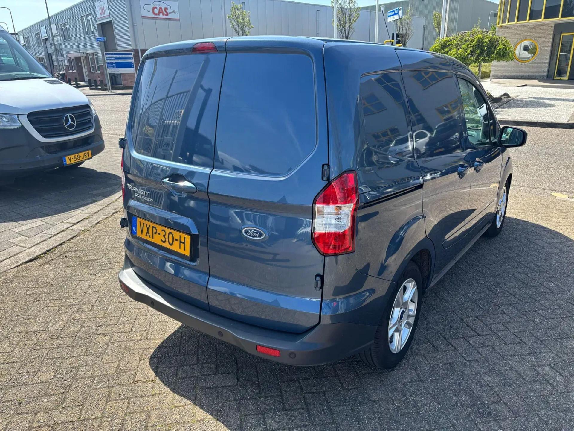 Foto 4 van Ford 1.5TDCI Airco Navi Cruisecontrol Camera 8600KM EURO 6