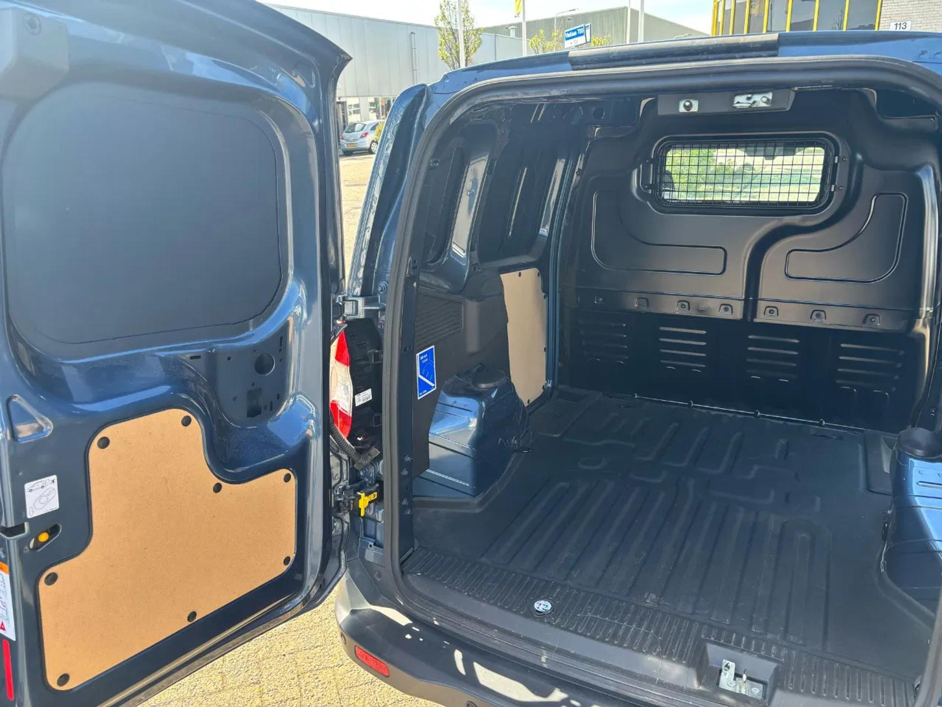 Foto 5 van Ford 1.5TDCI Airco Navi Cruisecontrol Camera 8600KM EURO 6