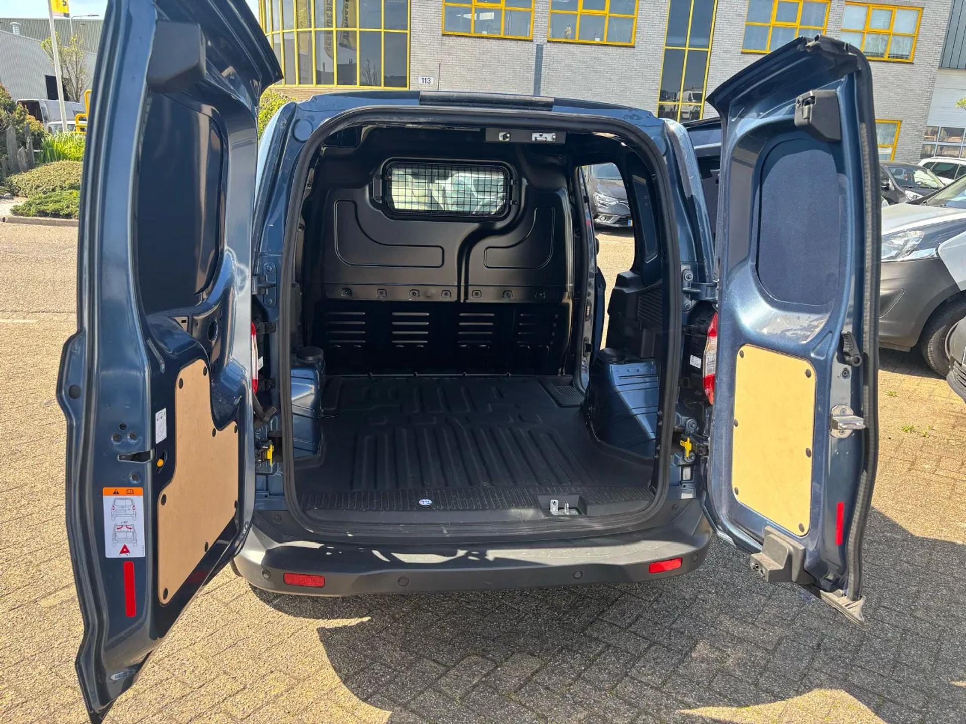 Foto 6 van Ford 1.5TDCI Airco Navi Cruisecontrol Camera 8600KM EURO 6