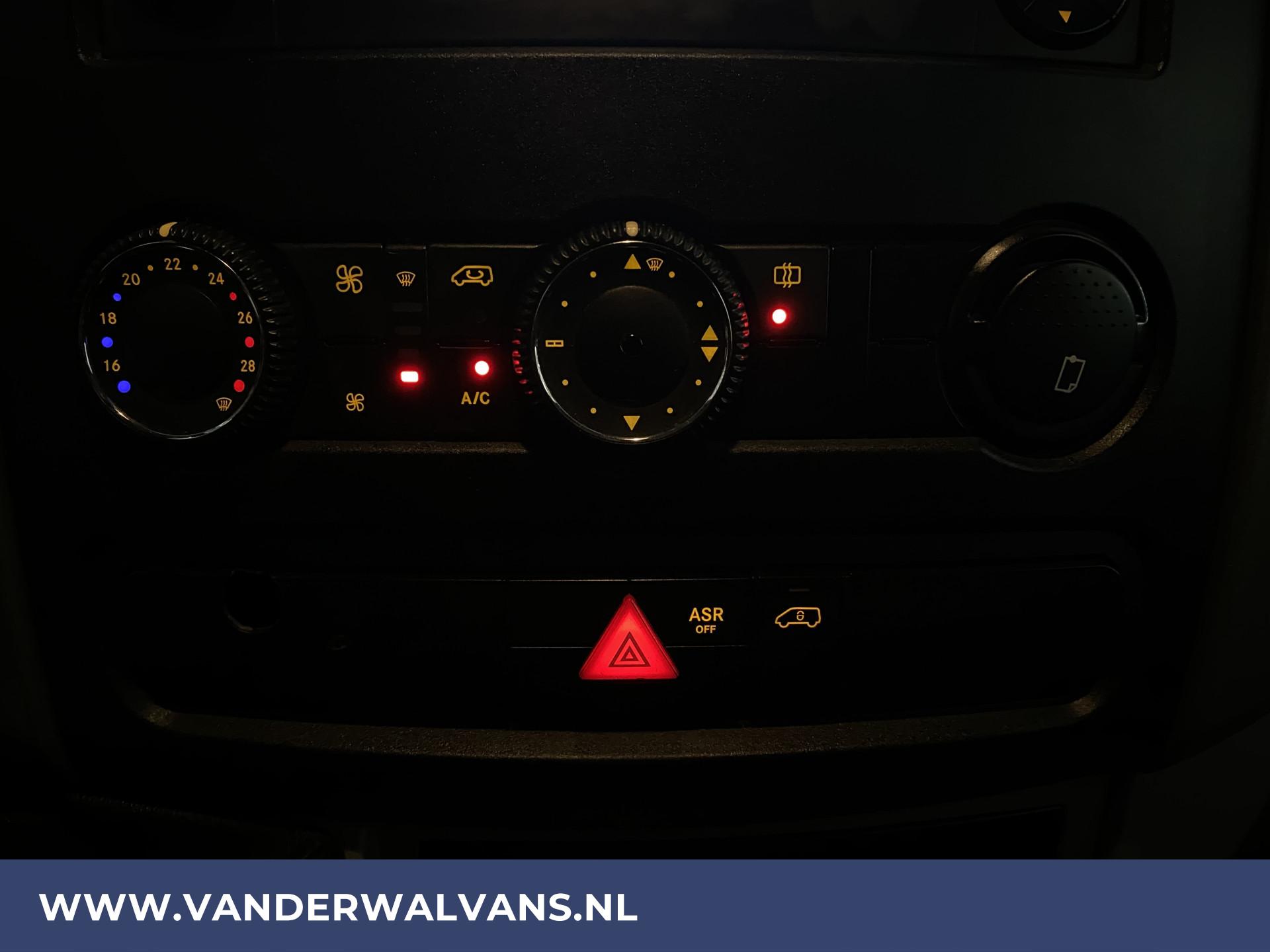 Foto 4 van Mercedes-Benz 314CDI Euro6 Bakwagen + Laadklep | Zijdeur | Airco | Camera | Bijrijdersbank