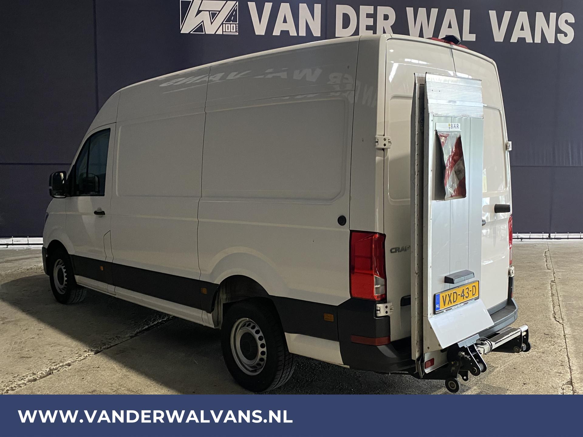 Foto 1 van Volkswagen Crafter 35 2.0TDI 140pk L3H3 (Oude L2H2) Euro6 *Laadklep* Airco | Camera | Cruise