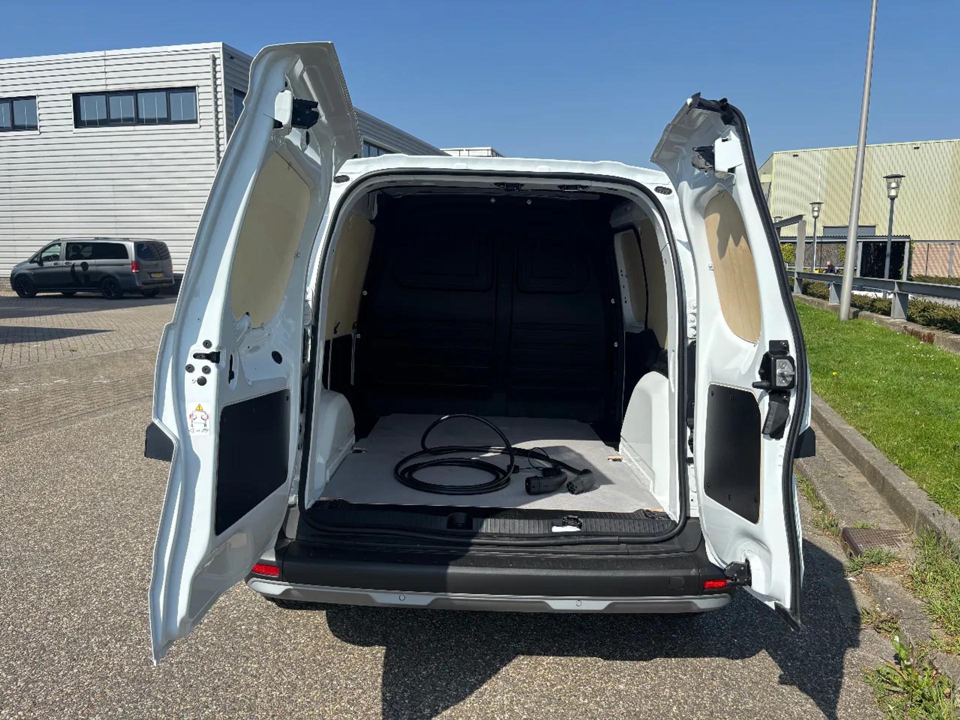 Foto 7 van Nissan Tenka L1 45 kWh Snellader Automaat Airco Cruisecontrol NIEUW BPM VRIJ