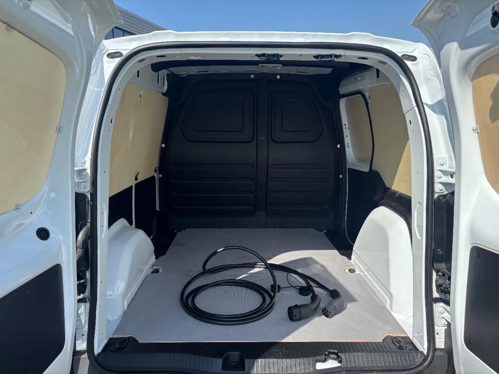 Foto 8 van Nissan Tenka L1 45 kWh Snellader Automaat Airco Cruisecontrol NIEUW BPM VRIJ