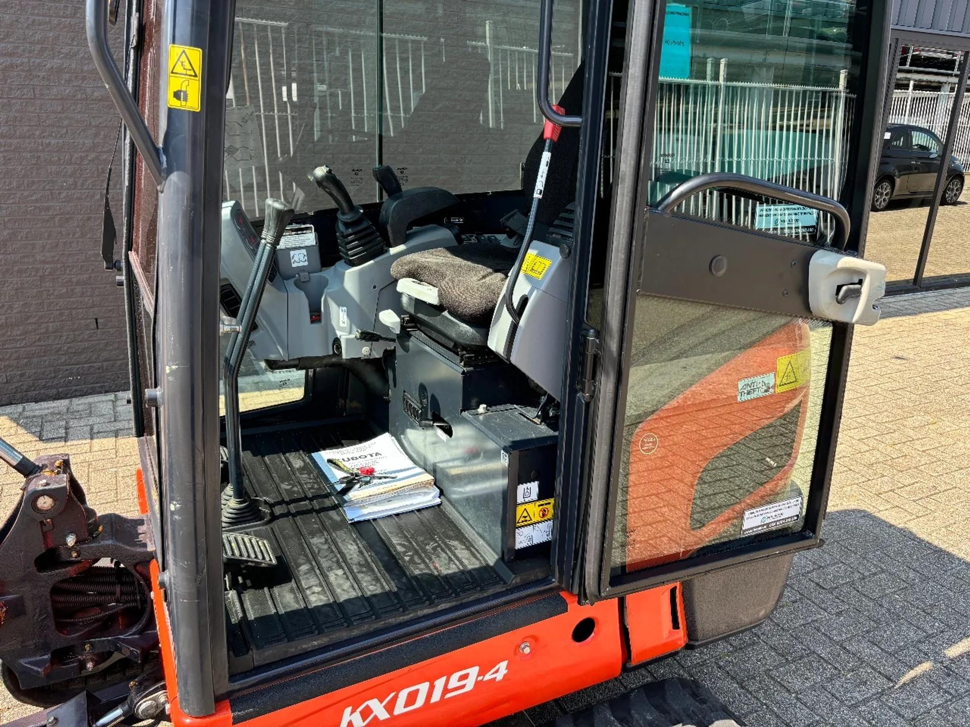 Foto 15 van Kubota KX019-4 Snelwissel Extra Functie + 3 Bakken 1000 UUR