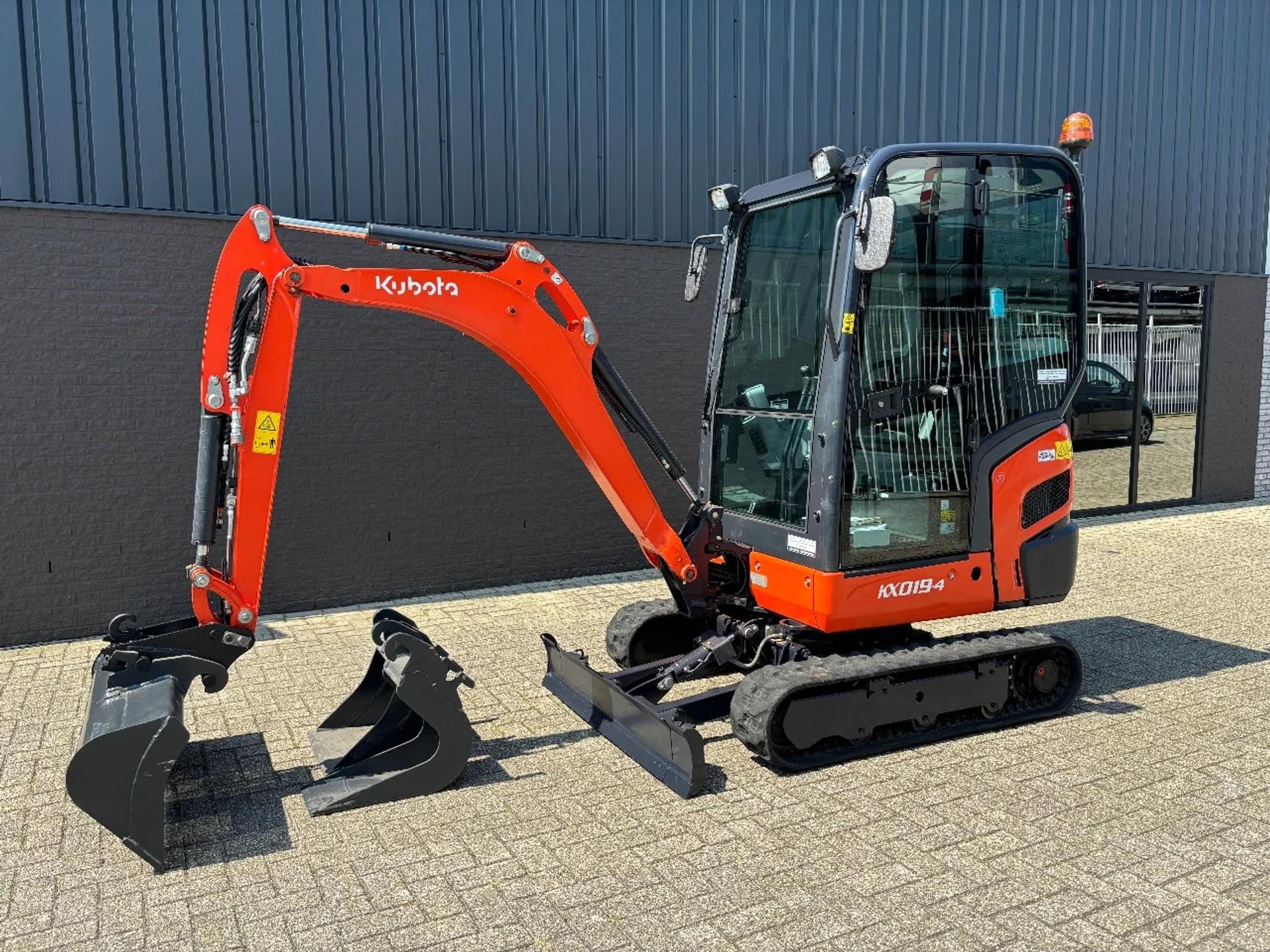 Foto 2 van Kubota KX019-4 Snelwissel Extra Functie + 3 Bakken 1000 UUR
