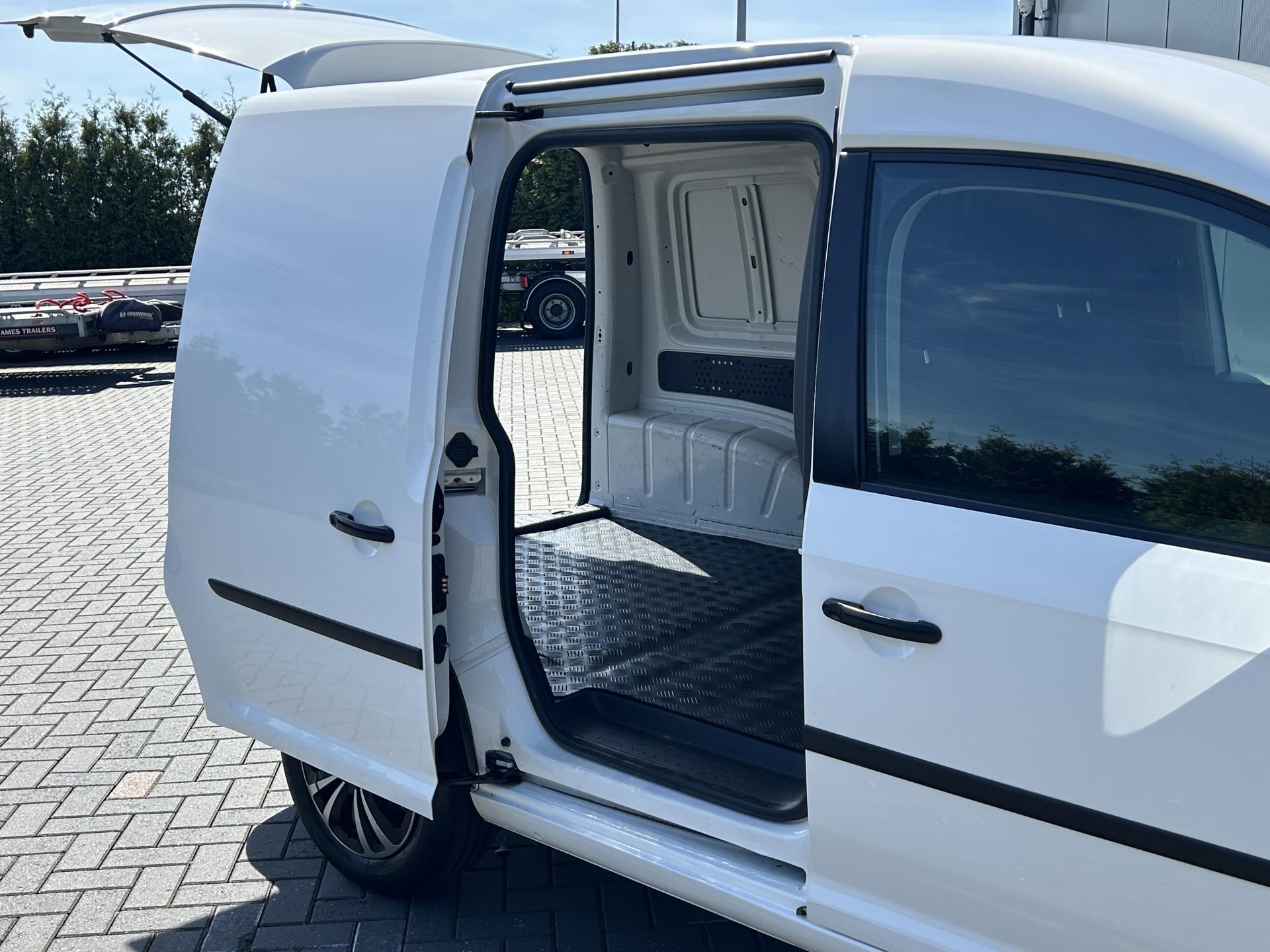 Foto 9 van Volkswagen 1.2 TSI / MARGE / 1e EIG / BENZINE / TREKHAAK / AIRCO / CRUISE / CAMERA / ACHTERKLEP