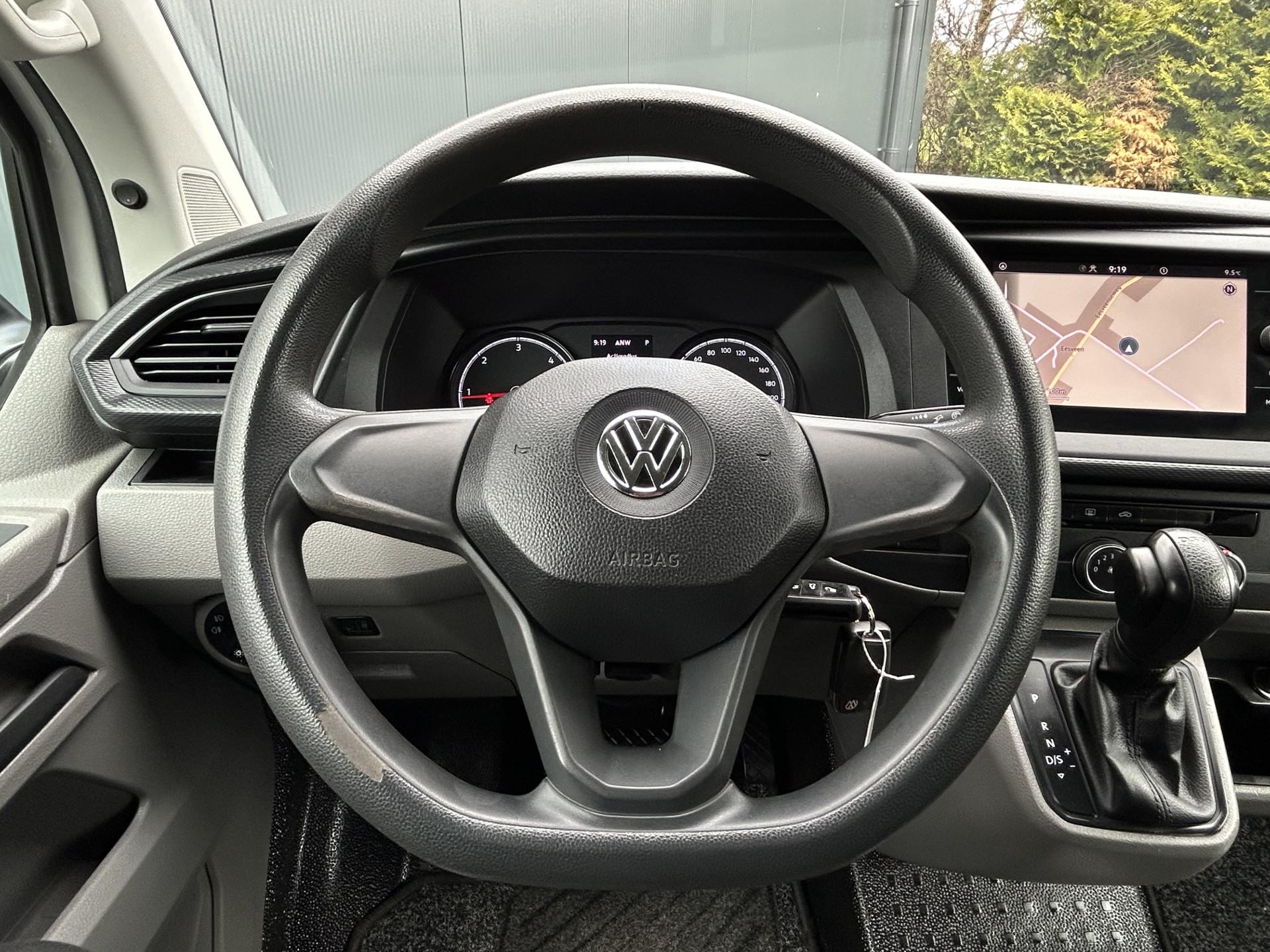 Foto 10 van Volkswagen 2.0 TDI 150 PK AUTOMAAT 6.1 / L2H1 / DUBBEL CABINE / AIRCO / CRUISE / NAVI / TREKHAAK