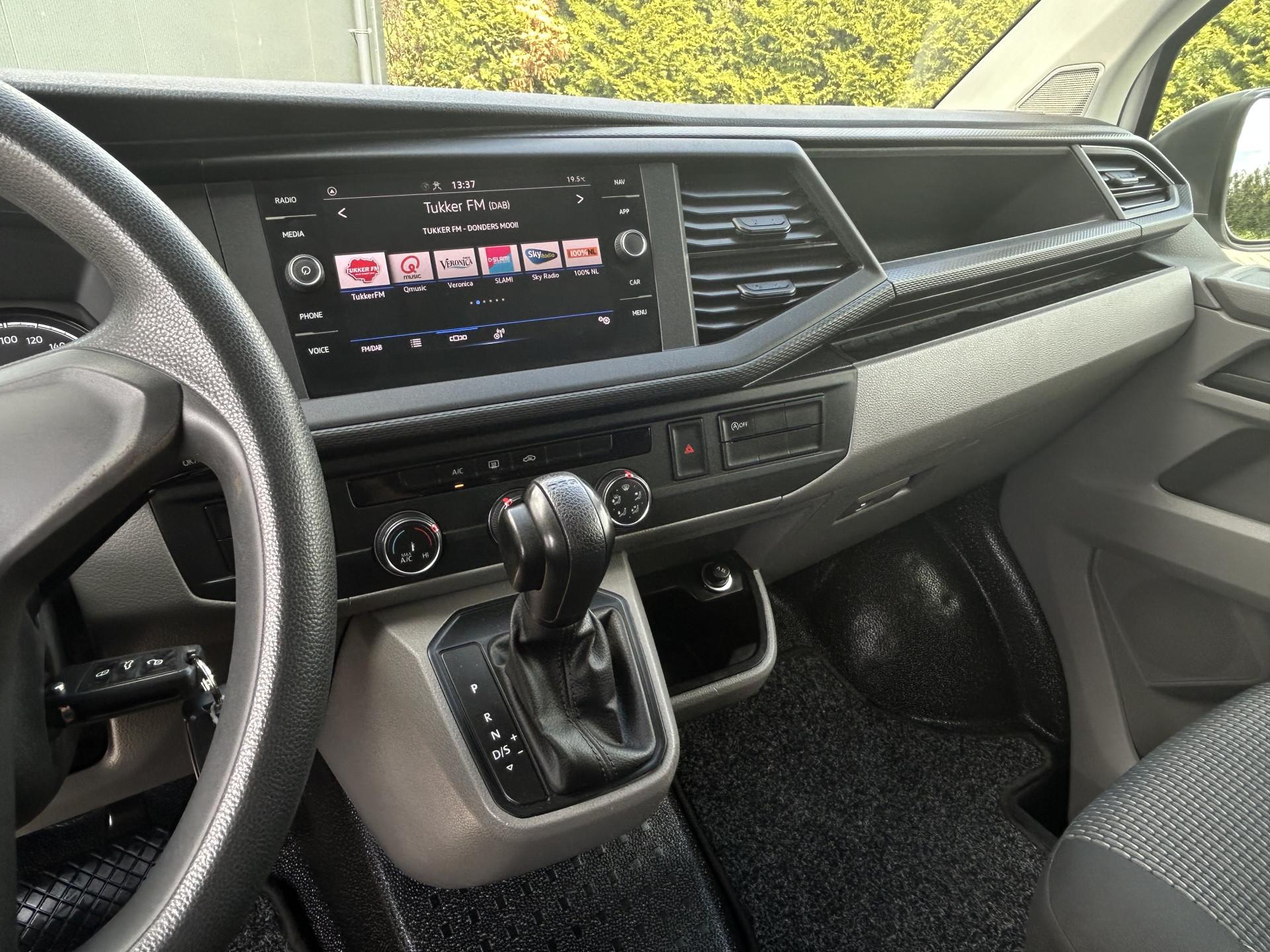 Foto 12 van Volkswagen 2.0 TDI 150 PK AUTOMAAT 6.1 / L2H1 / DUBBEL CABINE / AIRCO / CRUISE / NAVI / TREKHAAK