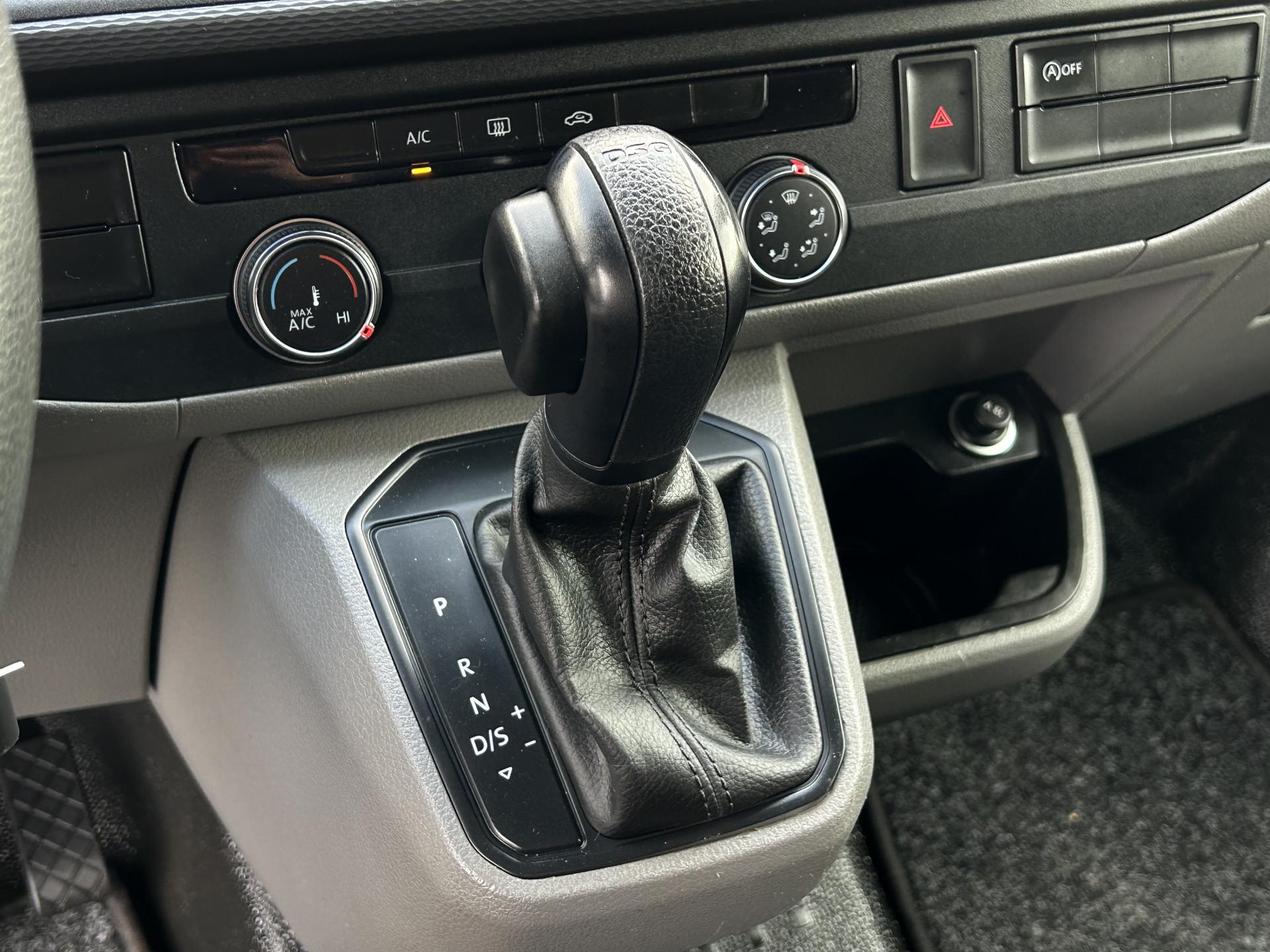 Foto 13 van Volkswagen 2.0 TDI 150 PK AUTOMAAT 6.1 / L2H1 / DUBBEL CABINE / AIRCO / CRUISE / NAVI / TREKHAAK