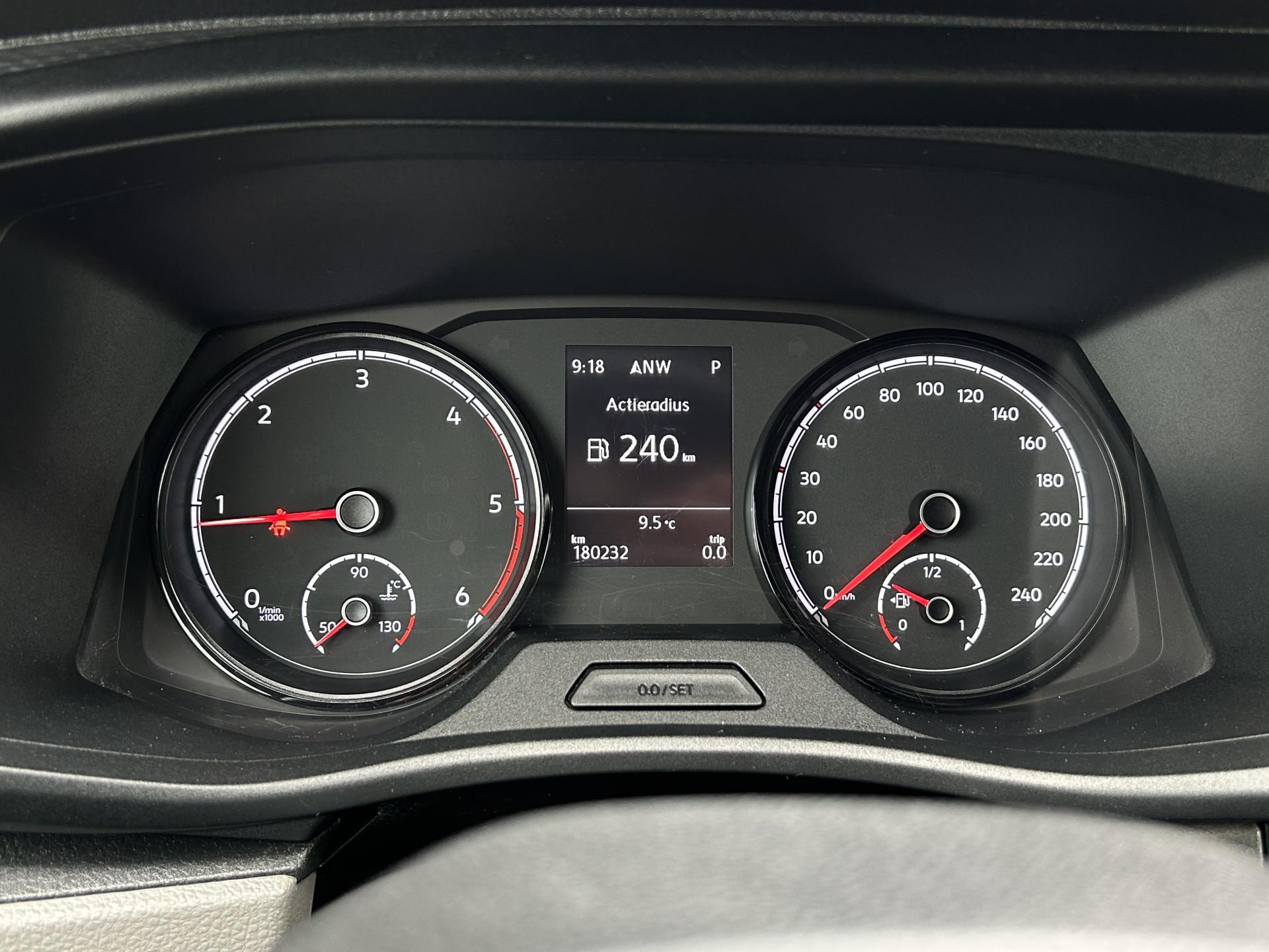 Foto 14 van Volkswagen 2.0 TDI 150 PK AUTOMAAT 6.1 / L2H1 / DUBBEL CABINE / AIRCO / CRUISE / NAVI / TREKHAAK