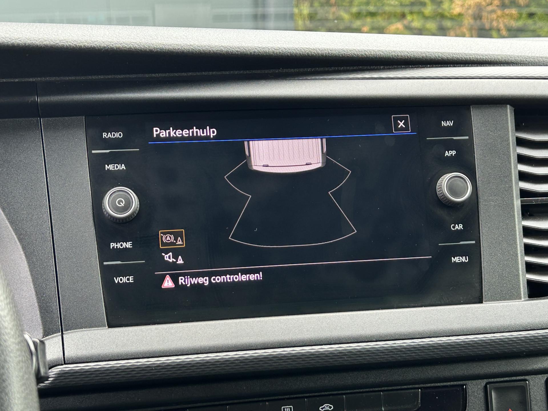Foto 17 van Volkswagen 2.0 TDI 150 PK AUTOMAAT 6.1 / L2H1 / DUBBEL CABINE / AIRCO / CRUISE / NAVI / TREKHAAK