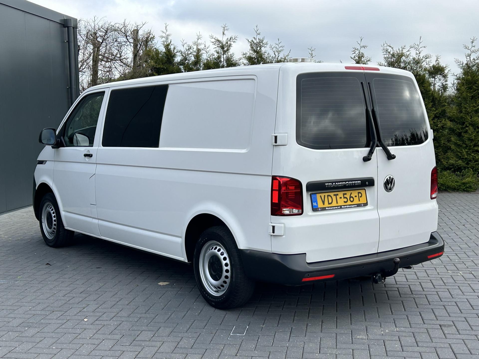 Foto 4 van Volkswagen 2.0 TDI 150 PK AUTOMAAT 6.1 / L2H1 / DUBBEL CABINE / AIRCO / CRUISE / NAVI / TREKHAAK