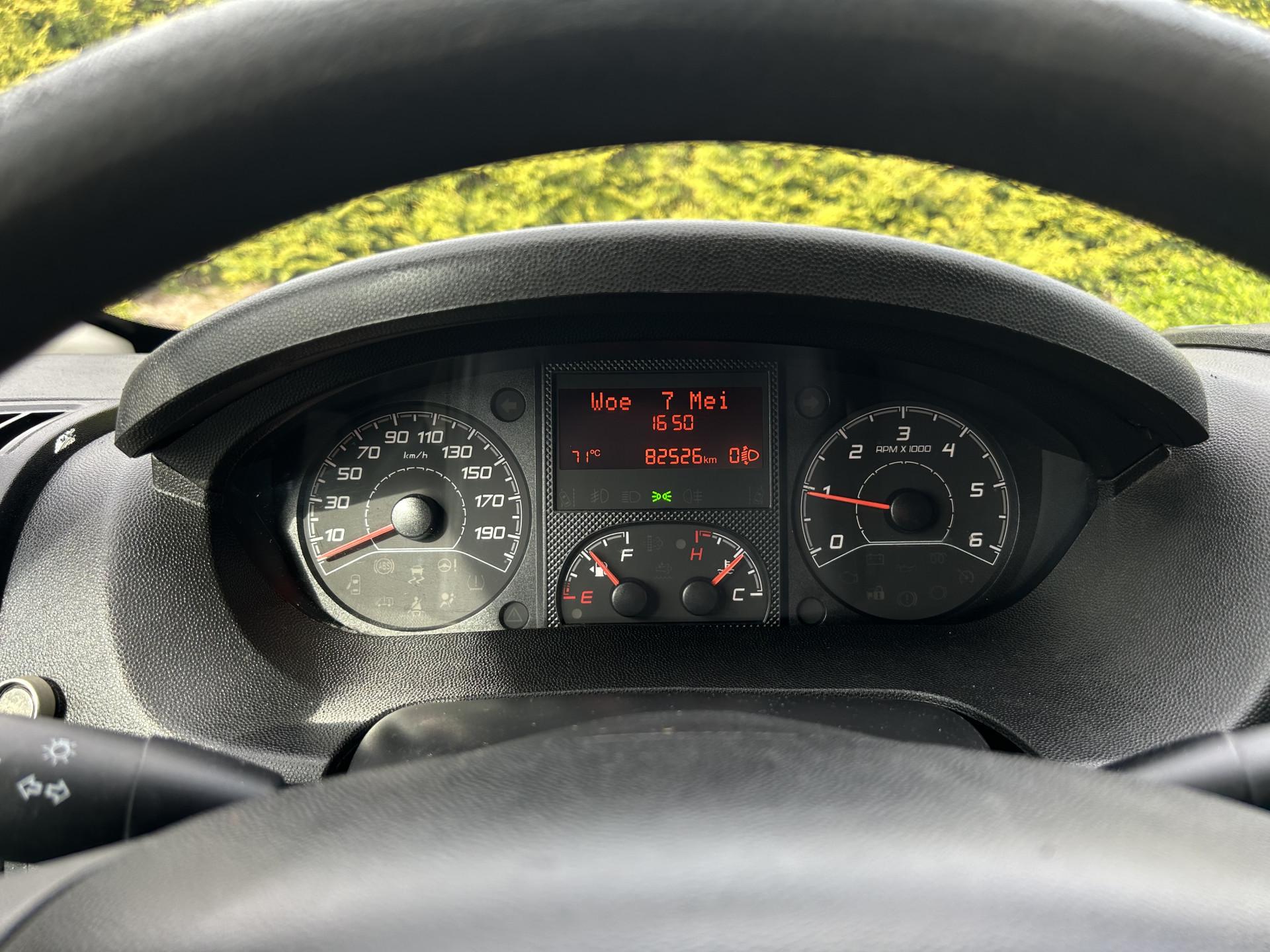 Foto 12 van Citroën 35 2.2 HDI 130 PK / L2H2 / AIRCO / NAVI / CAMERA / 3 TONS TREKHAAK / 3 - ZITS / BLUETOOTH