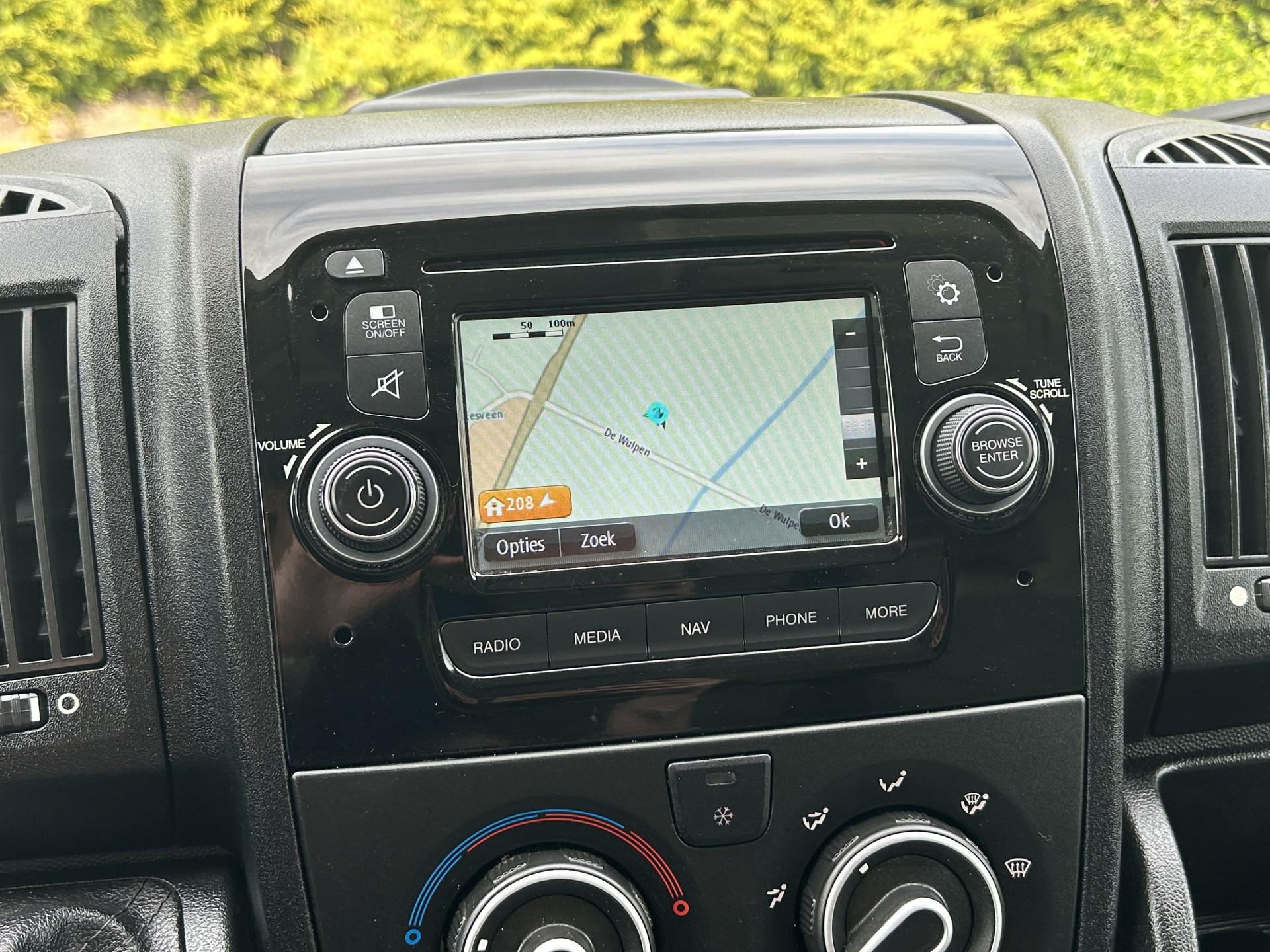 Foto 15 van Citroën 35 2.2 HDI 130 PK / L2H2 / AIRCO / NAVI / CAMERA / 3 TONS TREKHAAK / 3 - ZITS / BLUETOOTH