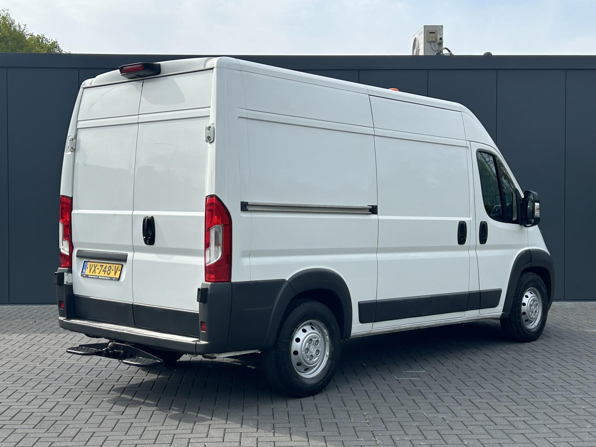Foto 2 van Citroën 35 2.2 HDI 130 PK / L2H2 / AIRCO / NAVI / CAMERA / 3 TONS TREKHAAK / 3 - ZITS / BLUETOOTH