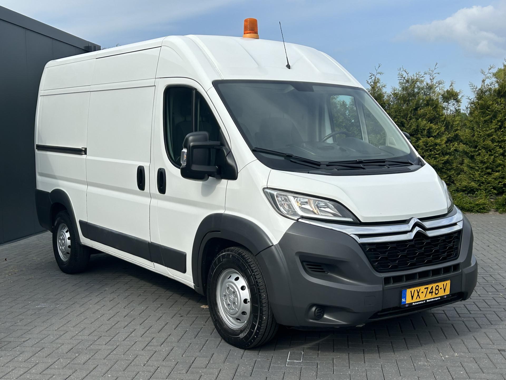 Foto 3 van Citroën 35 2.2 HDI 130 PK / L2H2 / AIRCO / NAVI / CAMERA / 3 TONS TREKHAAK / 3 - ZITS / BLUETOOTH