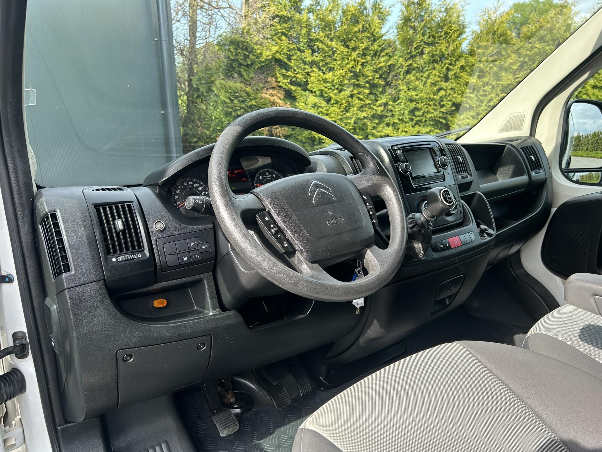 Foto 6 van Citroën 35 2.2 HDI 130 PK / L2H2 / AIRCO / NAVI / CAMERA / 3 TONS TREKHAAK / 3 - ZITS / BLUETOOTH