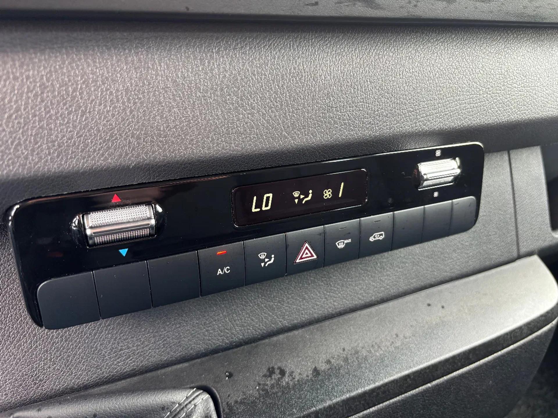 Foto 13 van Mercedes-Benz 317CDI Dubbelcabine Openlaadbak Airco 3500KG Trekhaak 15900KM BPM VRIJ 10 x op voorraad