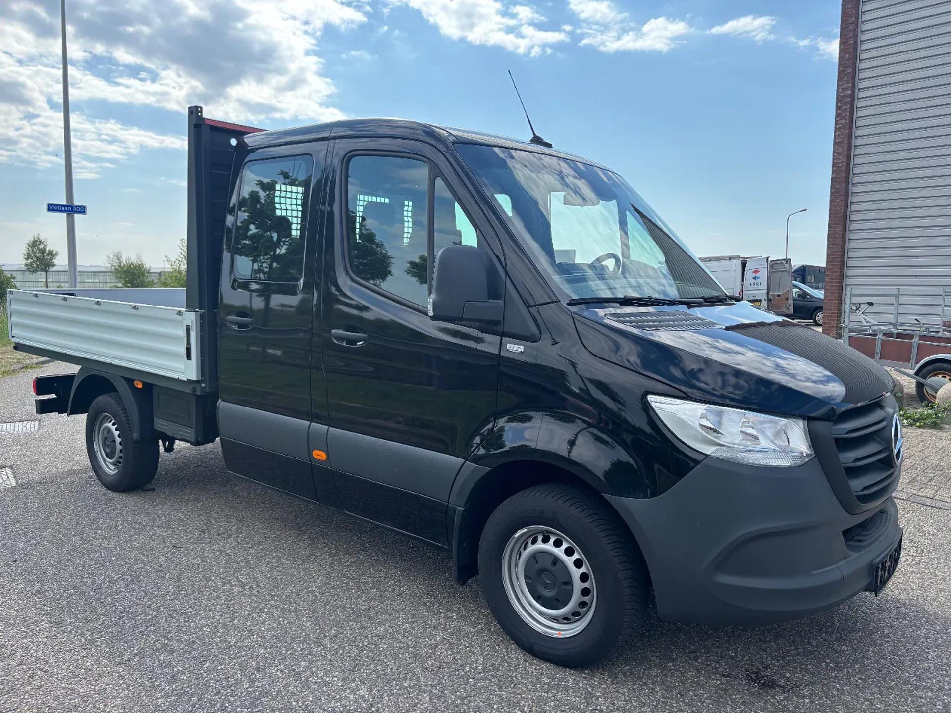 Foto 2 van Mercedes-Benz 317CDI Dubbelcabine Openlaadbak Airco 3500KG Trekhaak 15900KM BPM VRIJ 10 x op voorraad