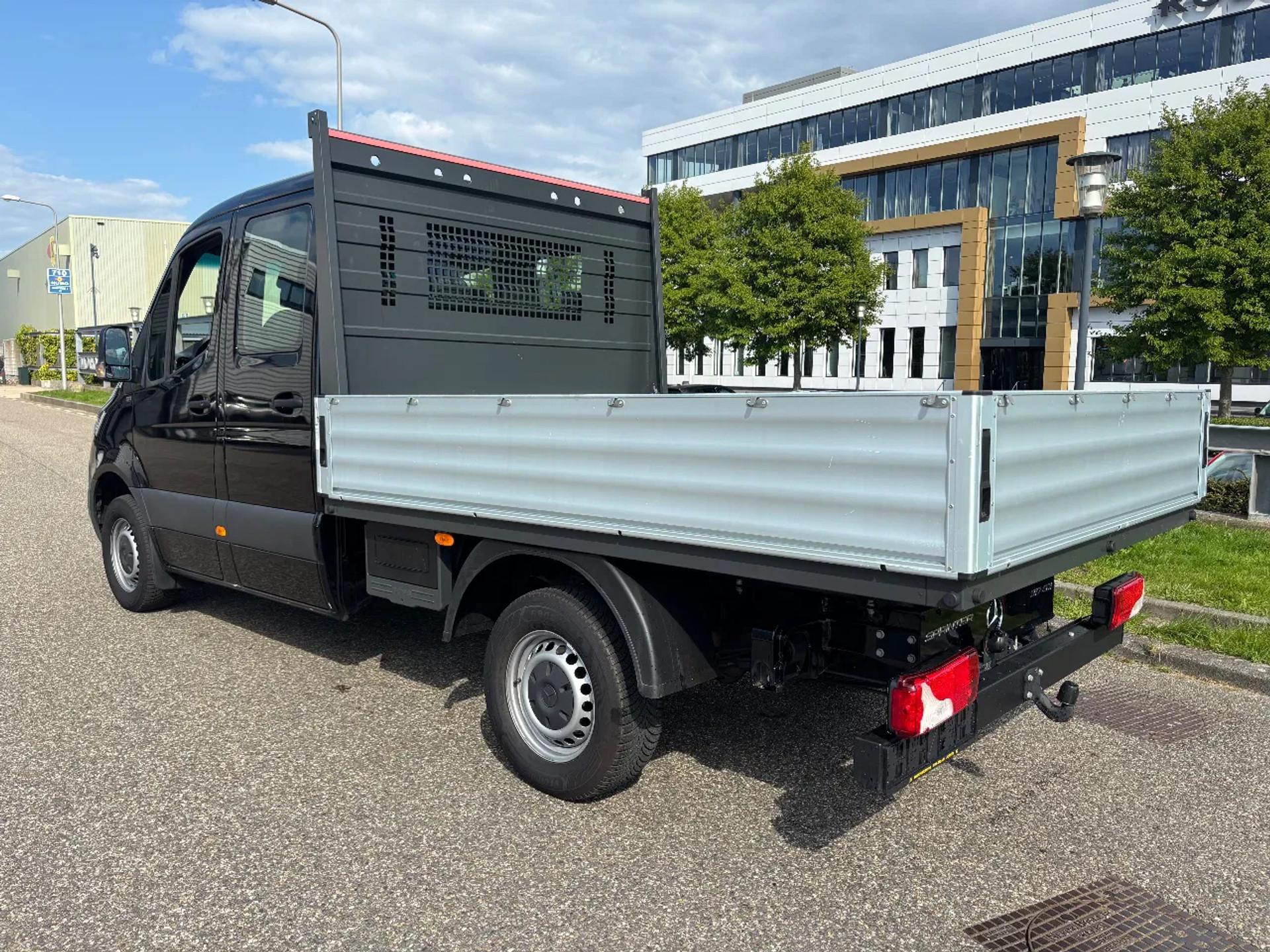 Foto 4 van Mercedes-Benz 317CDI Dubbelcabine Openlaadbak Airco 3500KG Trekhaak 15900KM BPM VRIJ 10 x op voorraad