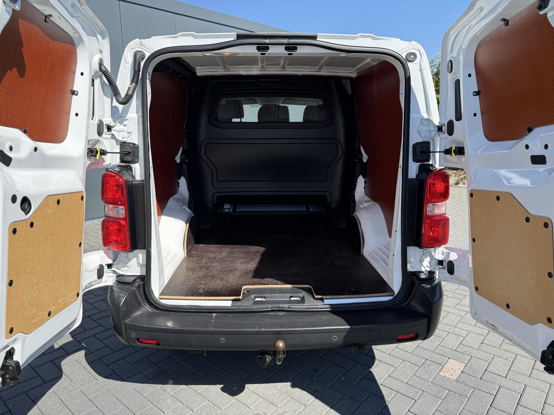 Foto 5 van Citroën 2.0 BlueHDI 123 PK / L3H1 / DUBBELE CABINE 6-PERS / 2.5 TONS TREKHAAK / AIRCO / CRUISE / NAVI / CARPLAY