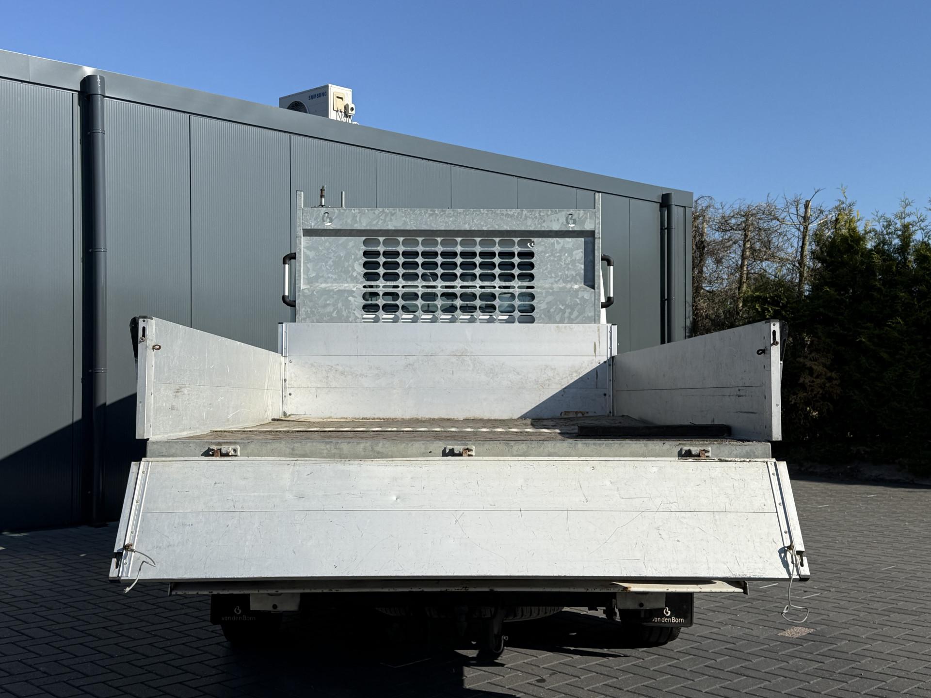 Foto 4 van Citroën 35 2.2 HDI 150 PK PICK UP / 3 ZIJDIGE KIPPER / L4 MAXI / DUBBEL CABINE 7-PERS / AIRCO / 3 TONS TREKHAAK