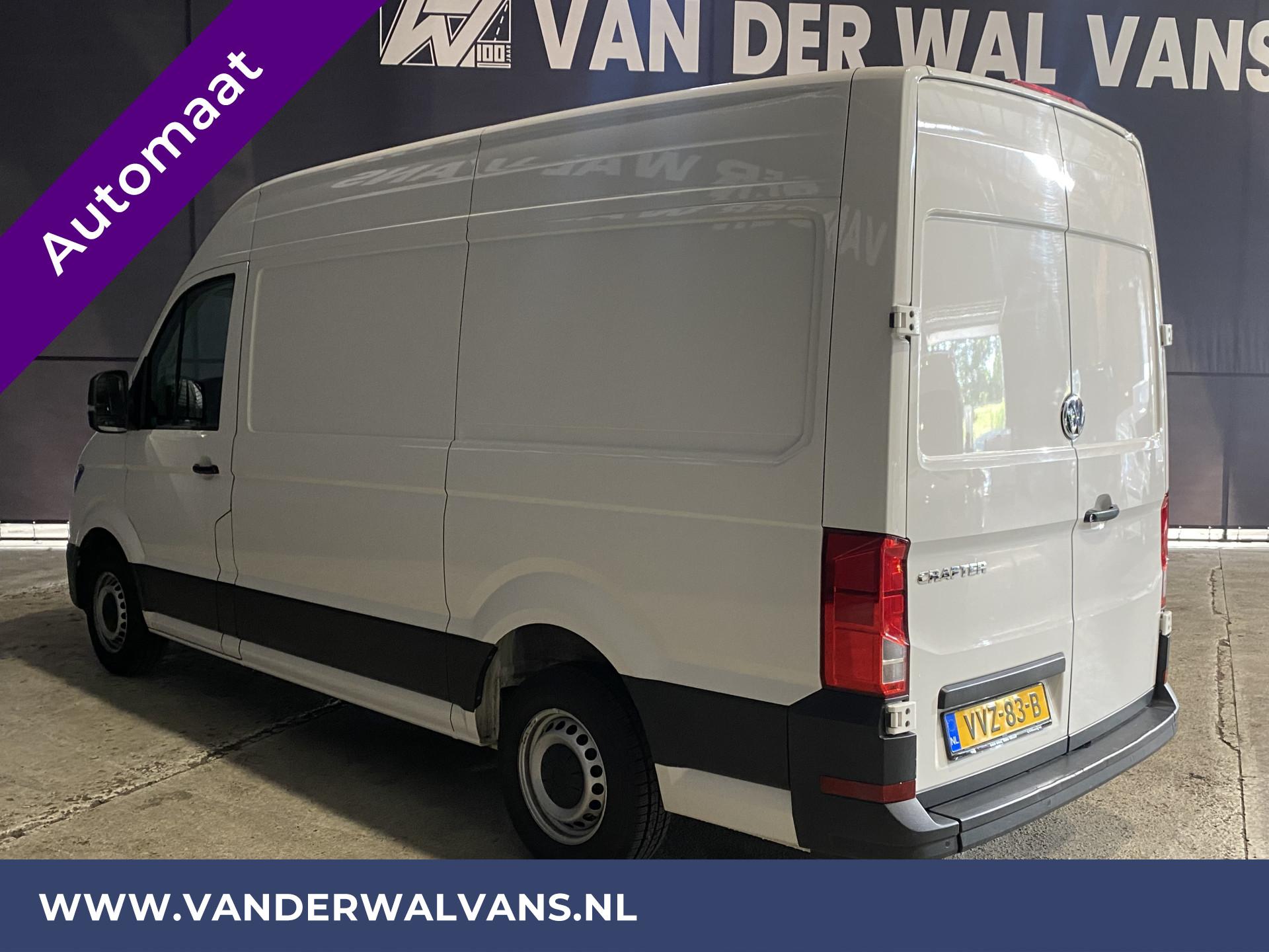 Foto 2 van Volkswagen Crafter 2.0TDI 140pk Automaat L3H3 (Oude L2H2) Euro6 Airco | Parkeersensoren | Apple Carplay