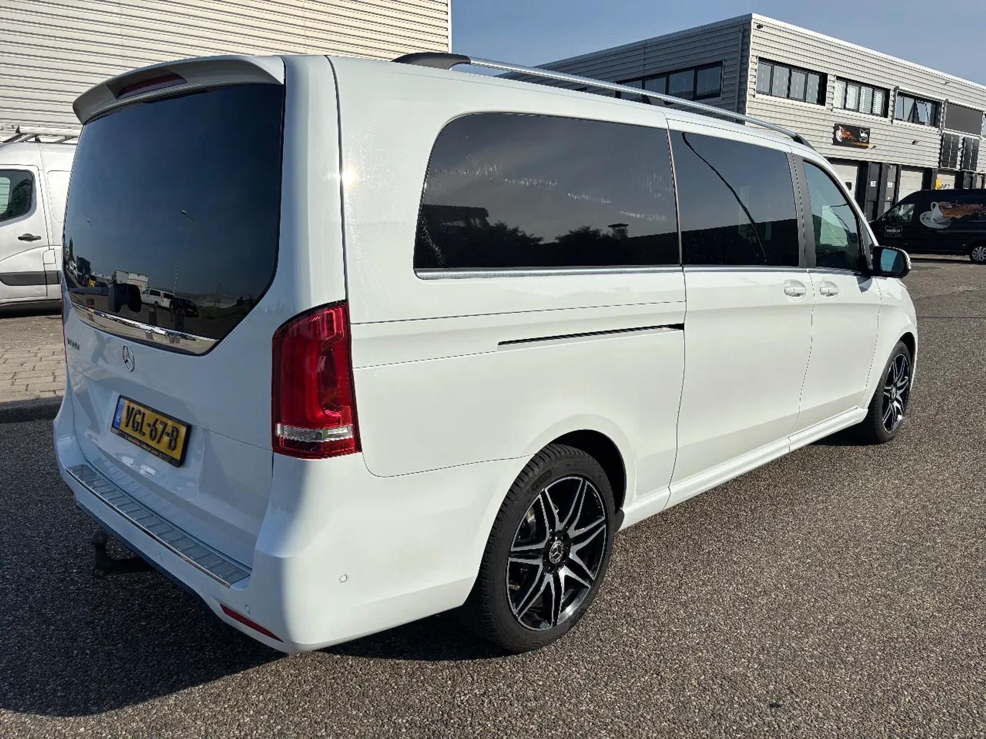 Foto 3 van Mercedes-Benz V300D Extra Lang Dubbelcabine Airco Navi Cruisecontrol 68700KM
