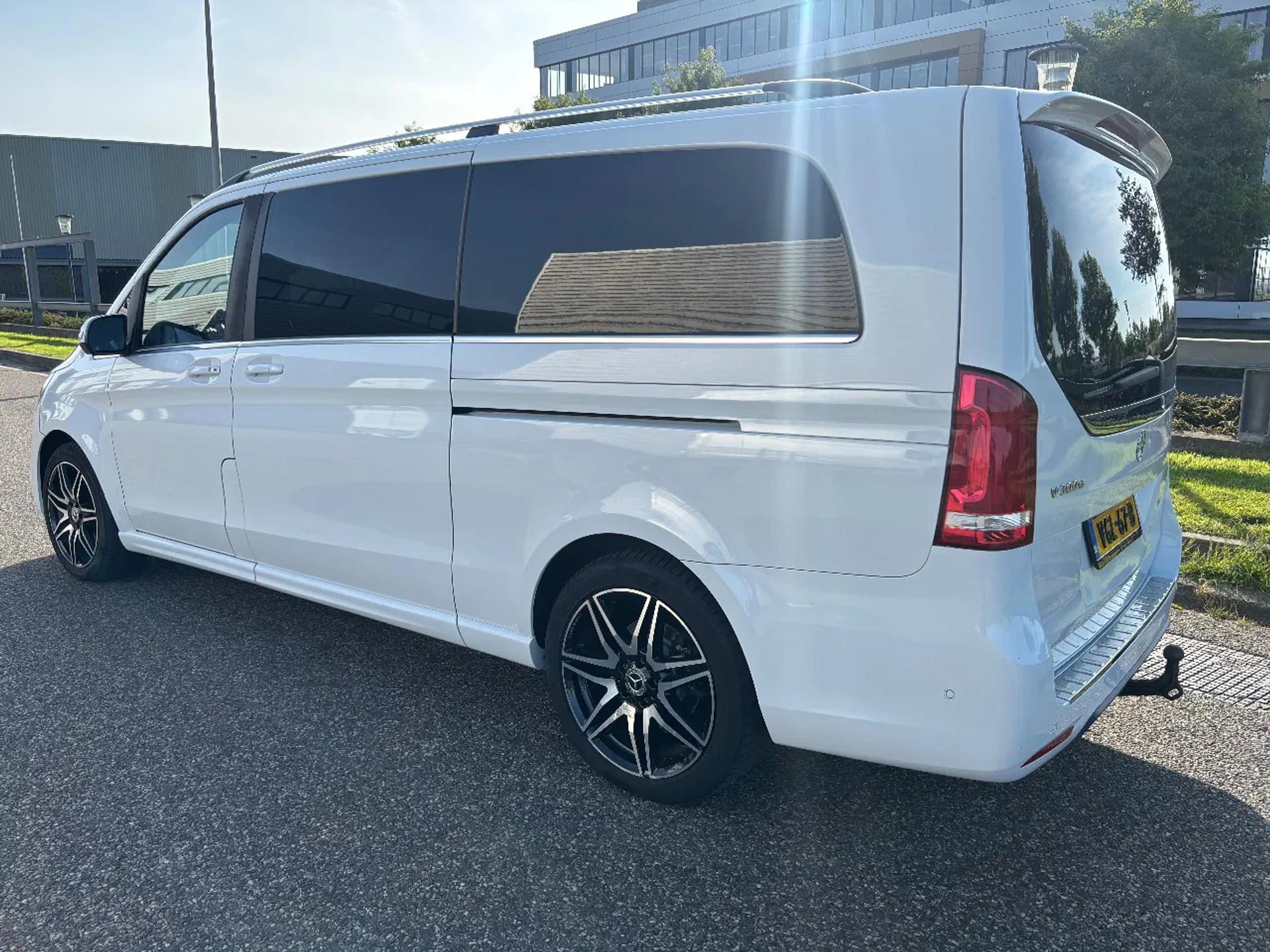 Foto 4 van Mercedes-Benz V300D Extra Lang Dubbelcabine Airco Navi Cruisecontrol 68700KM