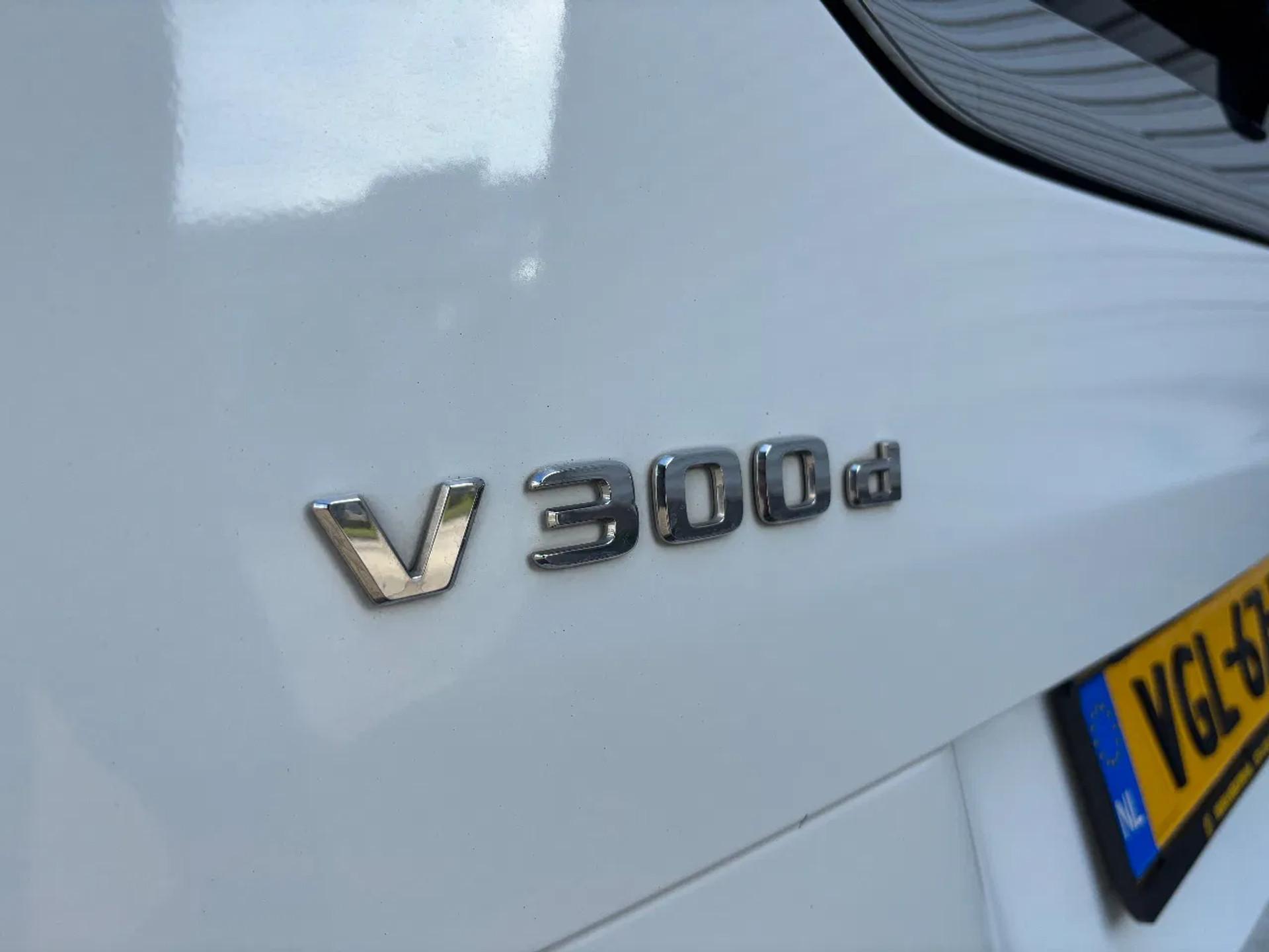 Foto 9 van Mercedes-Benz V300D Extra Lang Dubbelcabine Airco Navi Cruisecontrol 68700KM