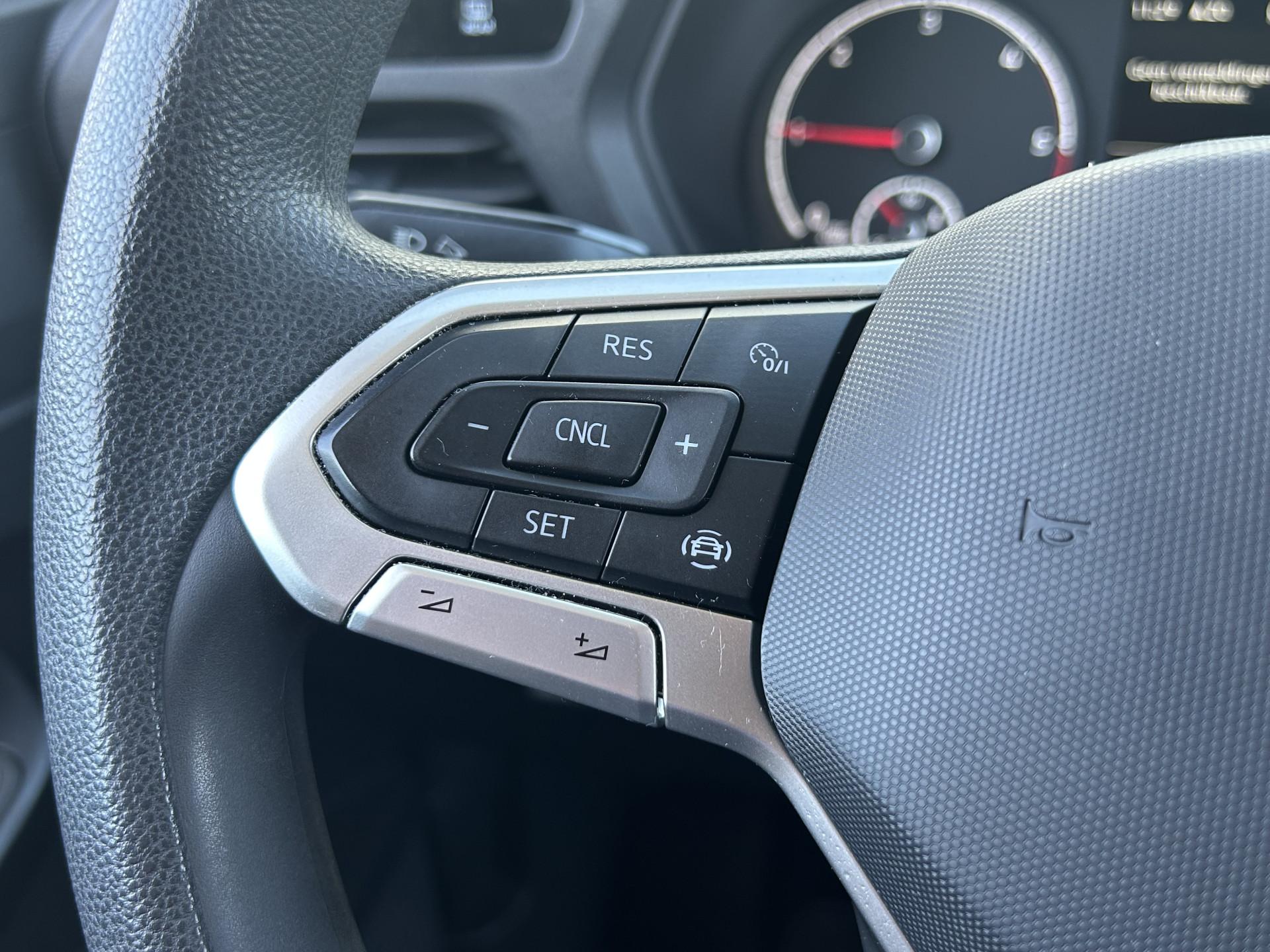Foto 10 van Volkswagen 2.0 TDI Comfort / L1H1 / 1e EIG. / ZEER COMPLEET / AIRCO / CRUISE / NAVI / CAMERA / APPLE CARPLAY