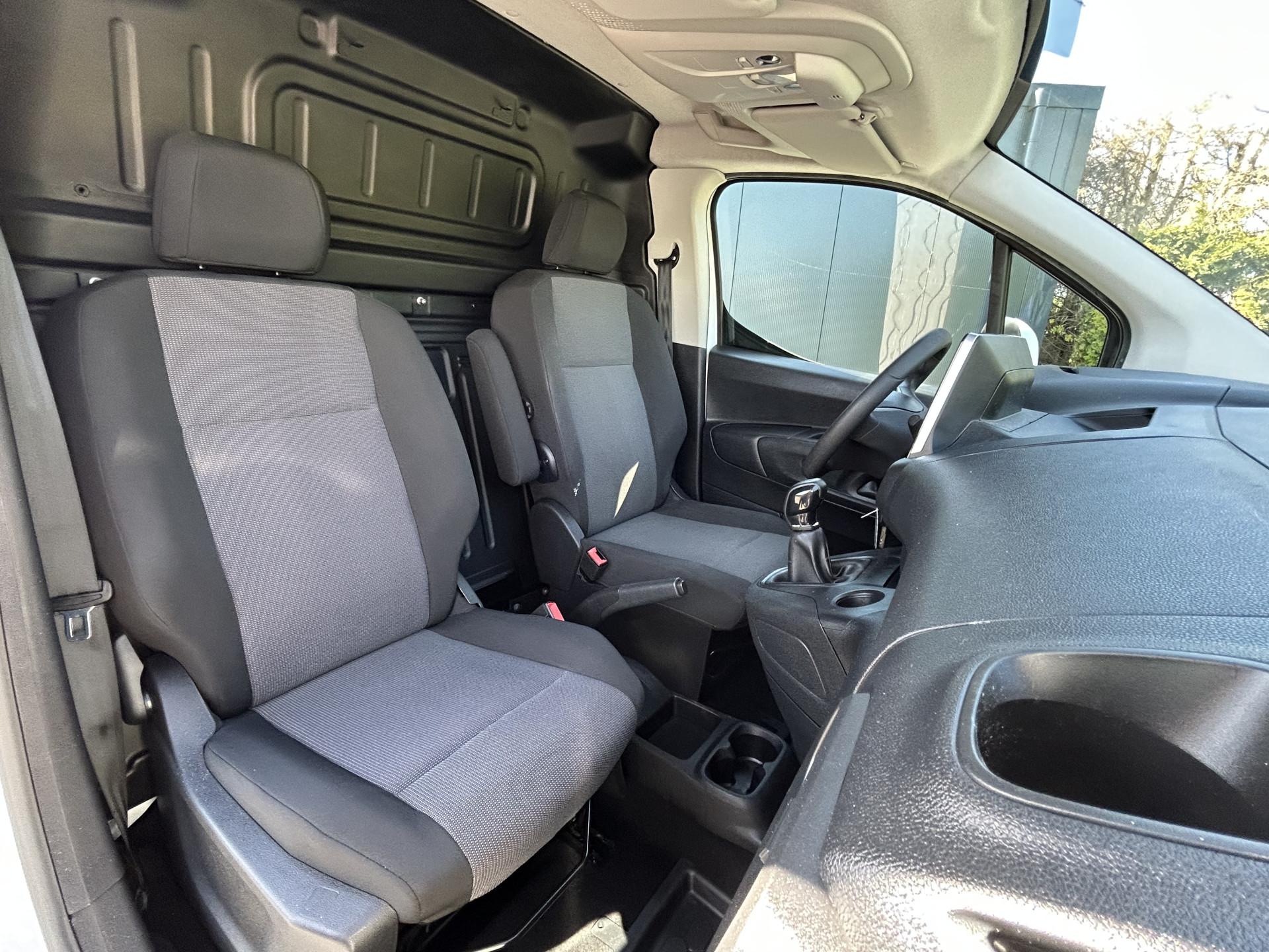 Foto 5 van Opel 1.6D Edition / L2H1 / 1e EIG. / AIRCO / CRUISE / NAVI / BLUETOOTH / SORTIMO INRICHTING