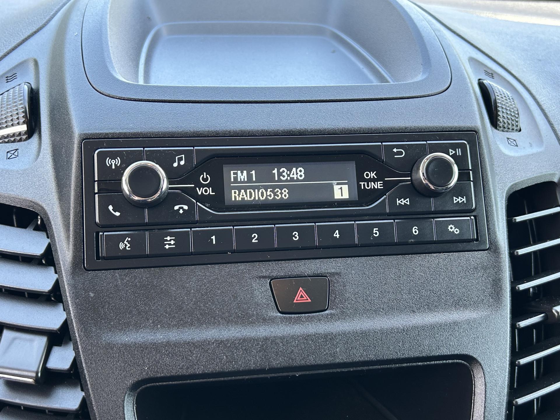 Foto 15 van Ford 1.5 EcoBlue Trend HP / L2H1 / 1e EIG. / AIRCO / CRUISE / INRICHTING / TREKHAAK
